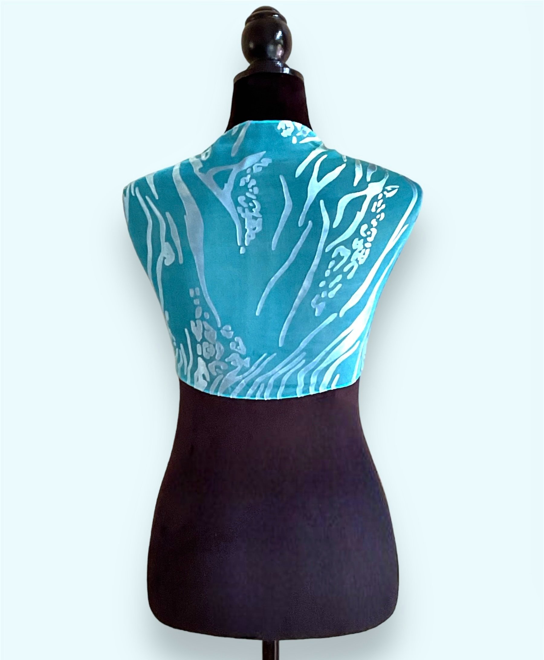 Alter+Ego+Dyed+Silk+Wavy+Water+Turquoise+Green+back+view+tied+mannequinn.jpg