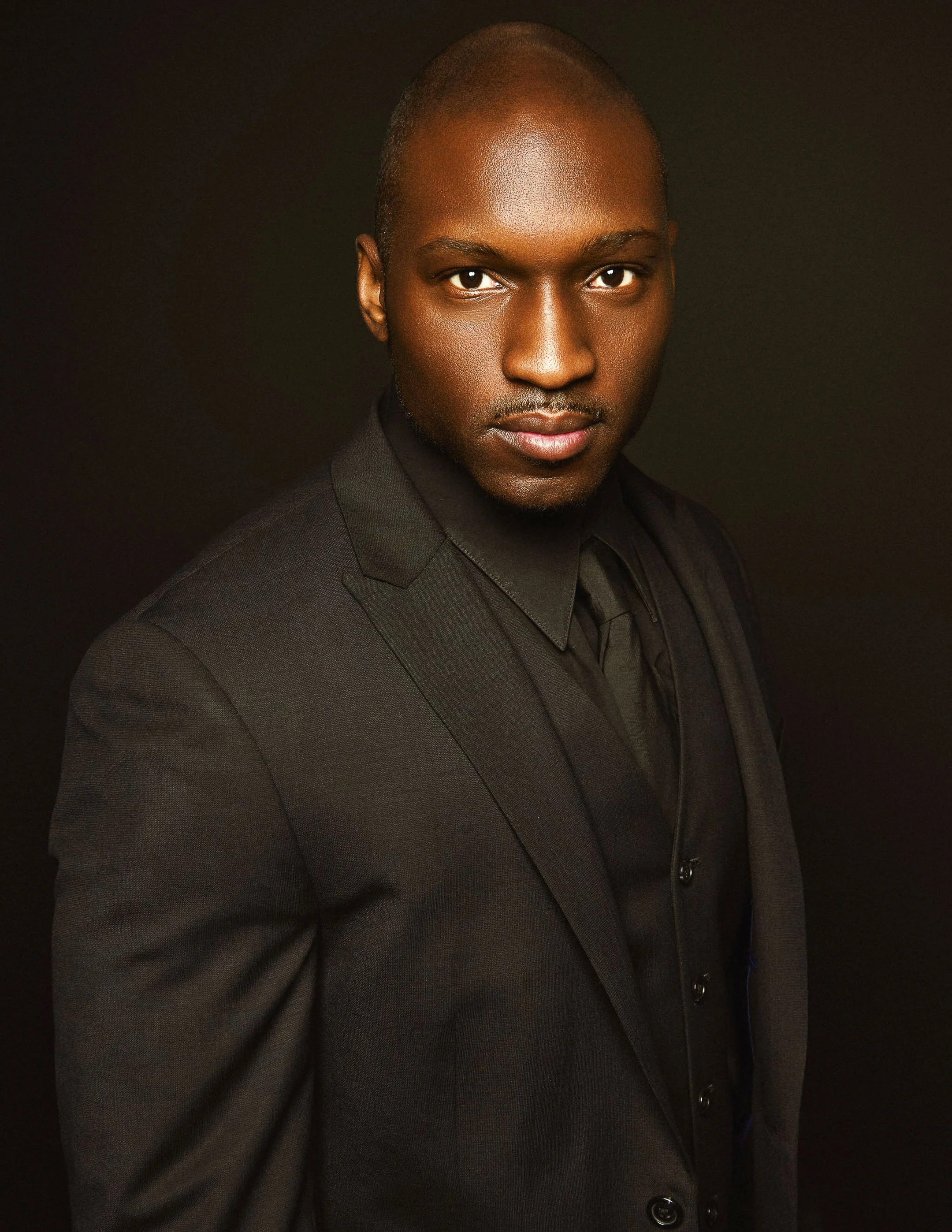 bold creative headshot in Seattle and Marysville area studio