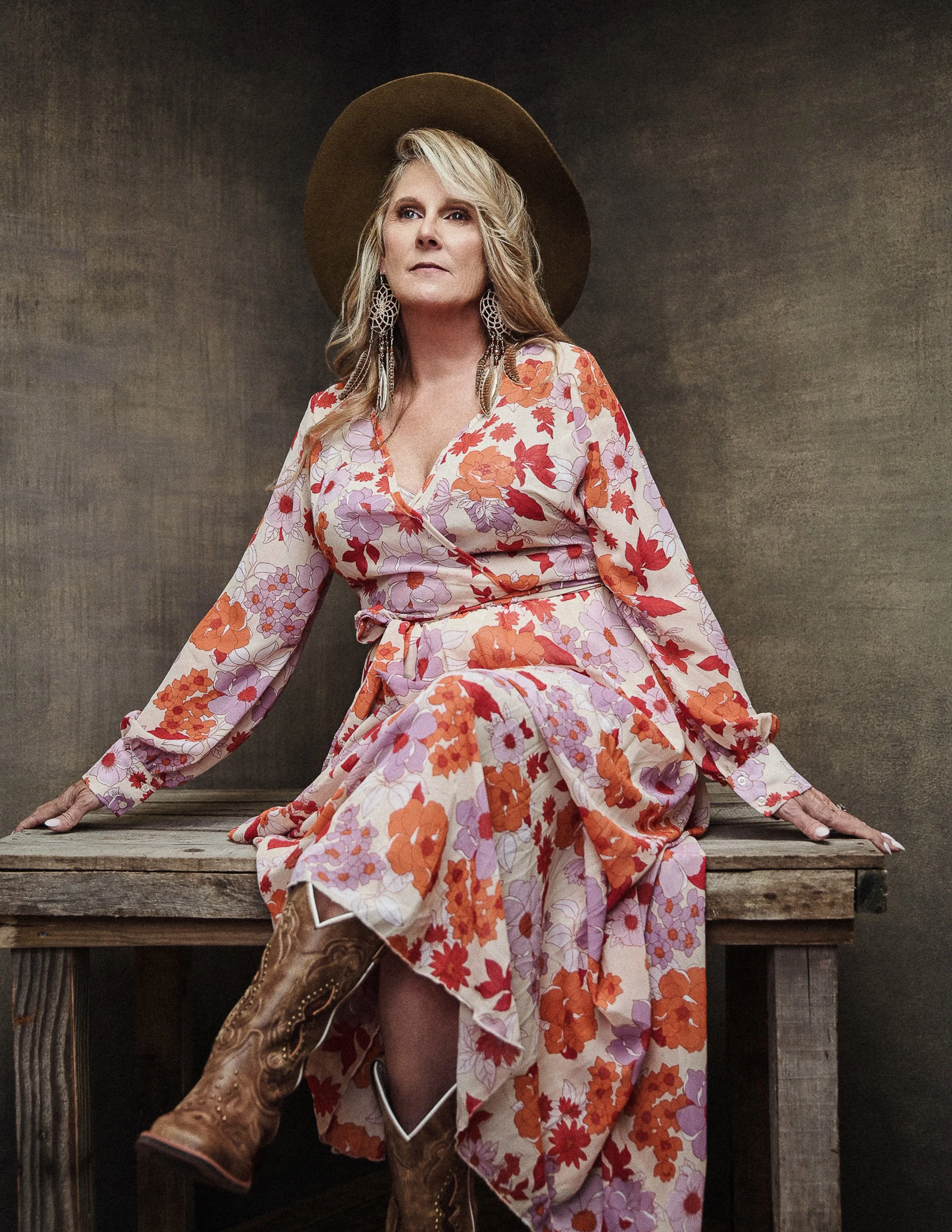 mujer-over-40-sombrero-boho-retrato-editorial-seattle-simon-diez.jpg