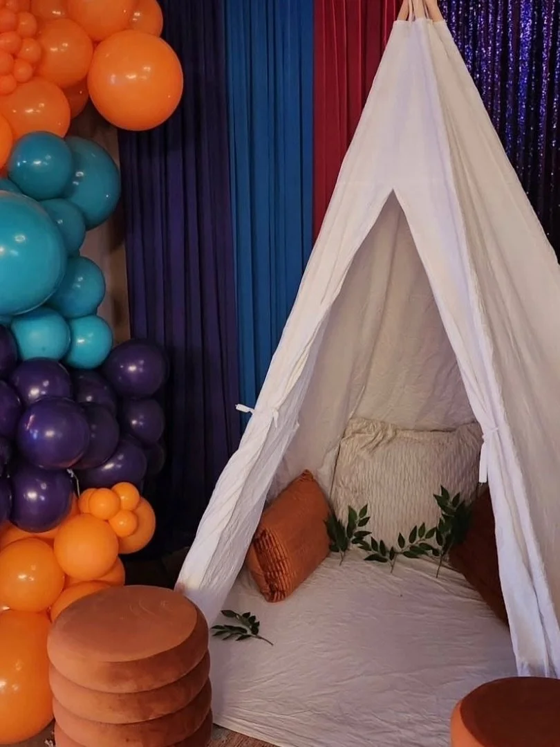 Swipe to transform our blank slate into an evening bursting with color! ➡️ 

Slate starts as a clean, modern canvas and can become anything you dream up for your event.

Floor-to-ceiling transformation? Done! ✅

Draping, lanterns, bold colors, balloo