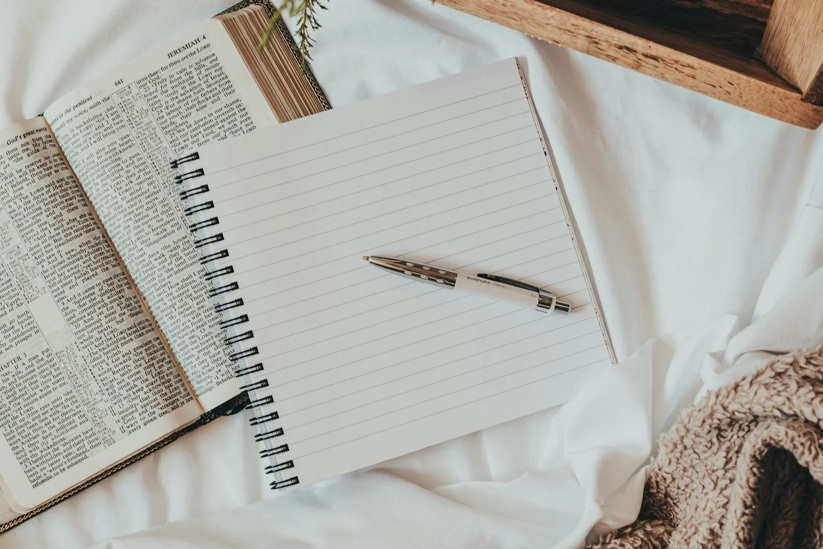 10 Powerful Journal Prompts to Use Before Bed