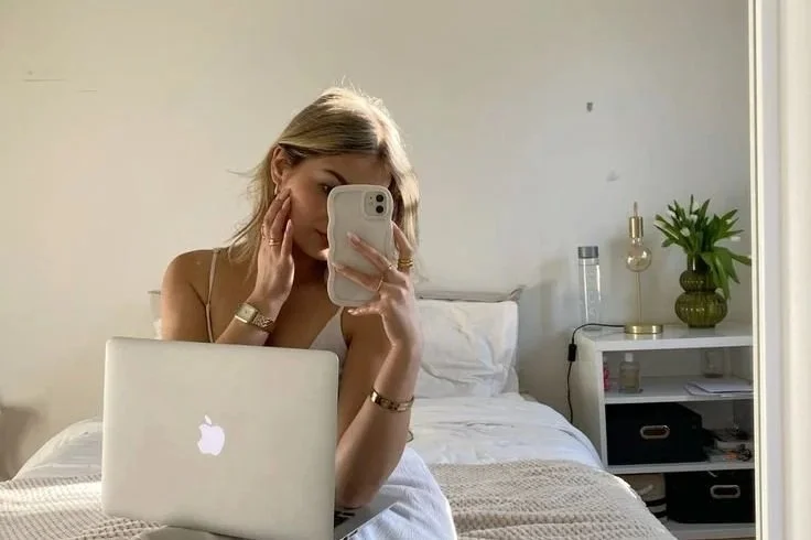 Why Other Women Feel Good in Themselves (And You Don’t)