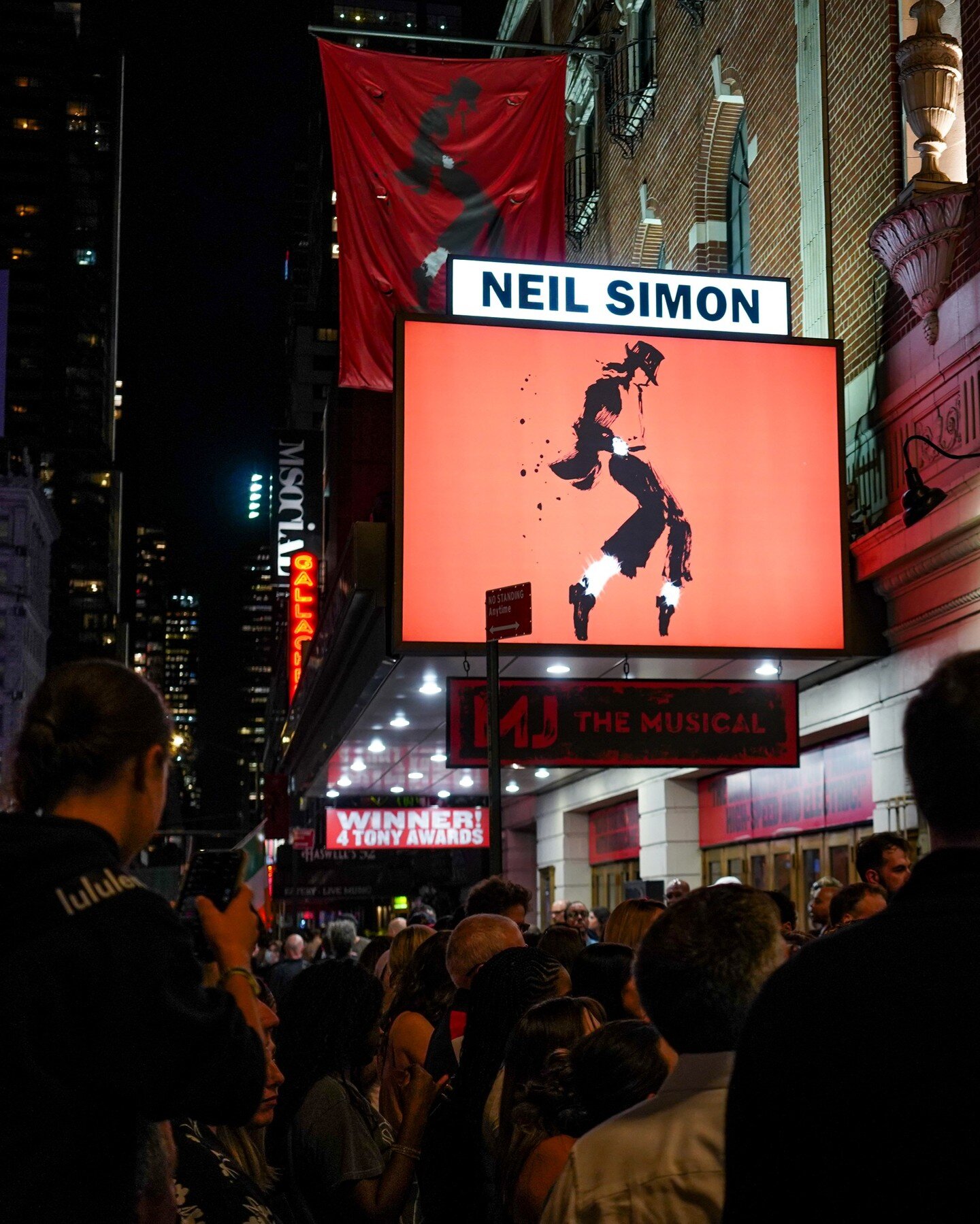 From the Life Log series on their first visit to NY.

On this day, they visited Broadway to see MJ, the musical of their dreams. Under the influence of his dad, Ichinosuke is a big fan of Michael, even to the point of repeatedly watching his movies.
