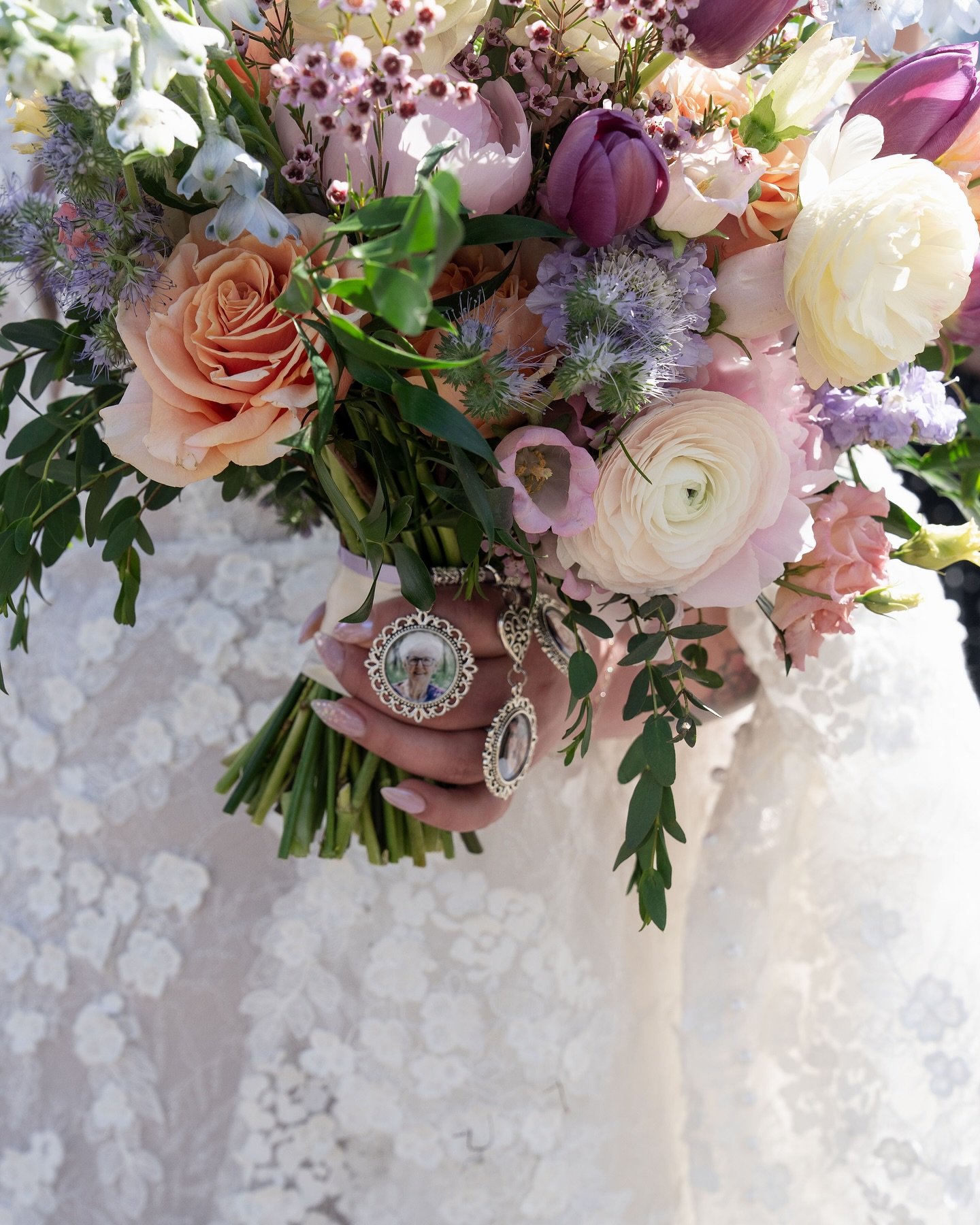gorgeous spring/summer bouquet palette