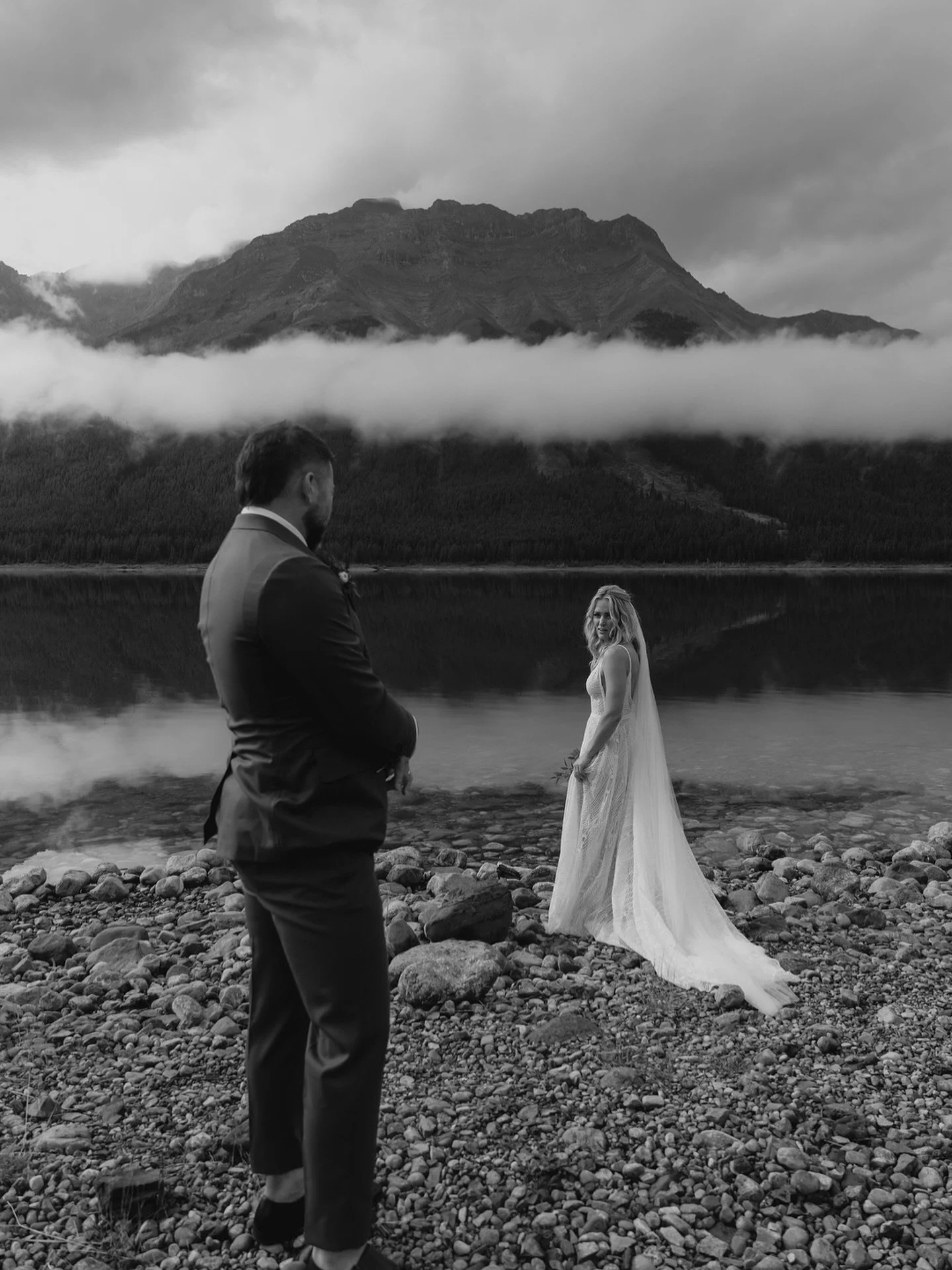 Intimate, intentional weddings allow Space to breathe. Space to play. Space to just be. 
⠀⠀⠀⠀⠀⠀⠀⠀⠀
Like this. 
⠀⠀⠀⠀⠀⠀⠀⠀⠀
⠀⠀⠀⠀⠀⠀⠀⠀⠀