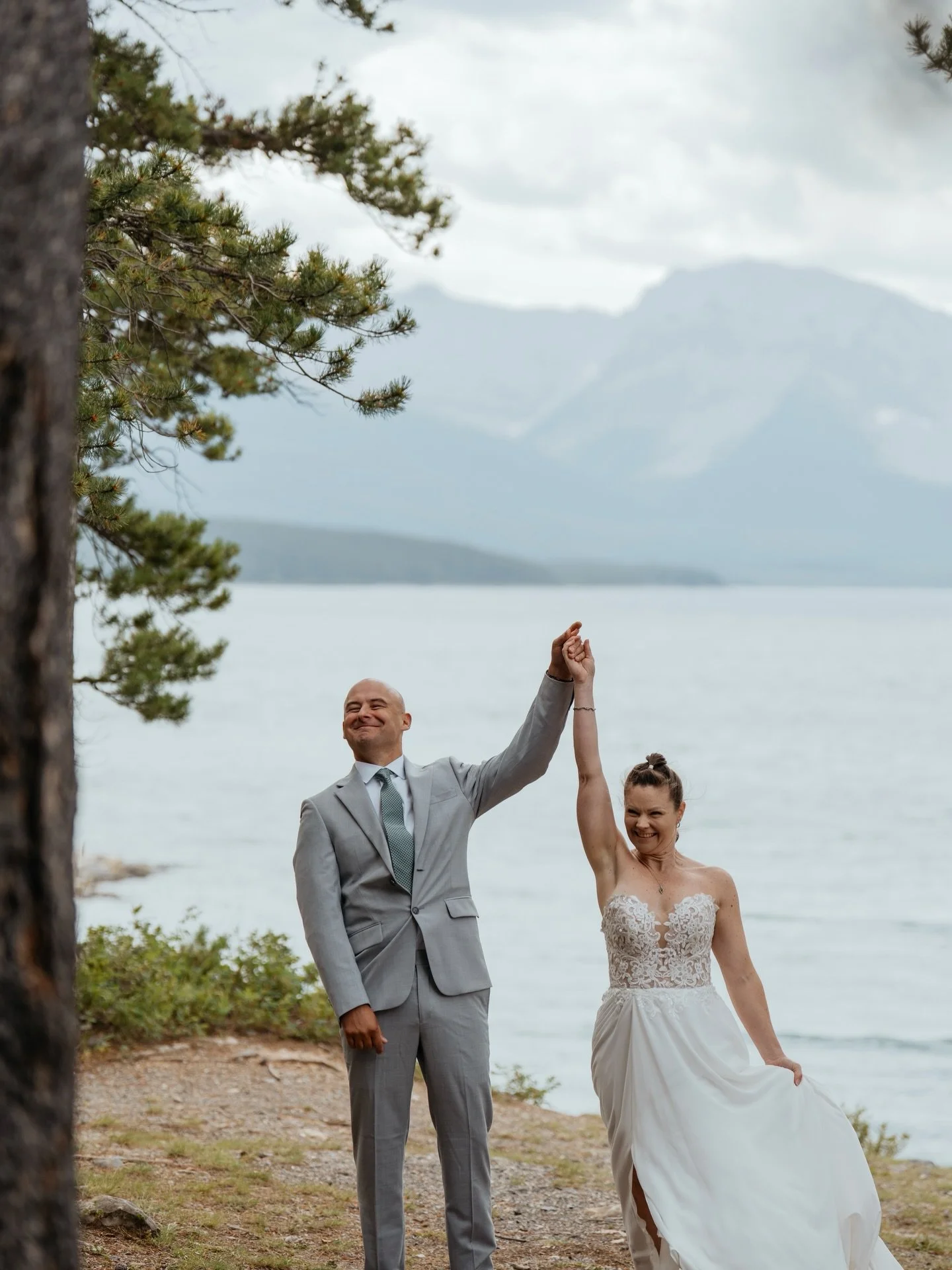 That just married feeling >
⠀⠀⠀⠀⠀⠀⠀⠀⠀
Little reminder if you want to get married under the Canadian Rocky Mountains, tucked between the trees - you absolutely can do that.