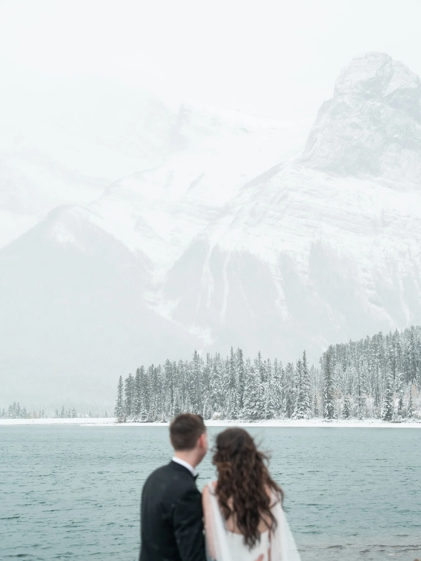 something so magical about winter weddings 🩵

there&rsquo;s a quiet to the chaos. snow dampens the sound of nearby cities and landscapes. 

there&rsquo;s no rush here.