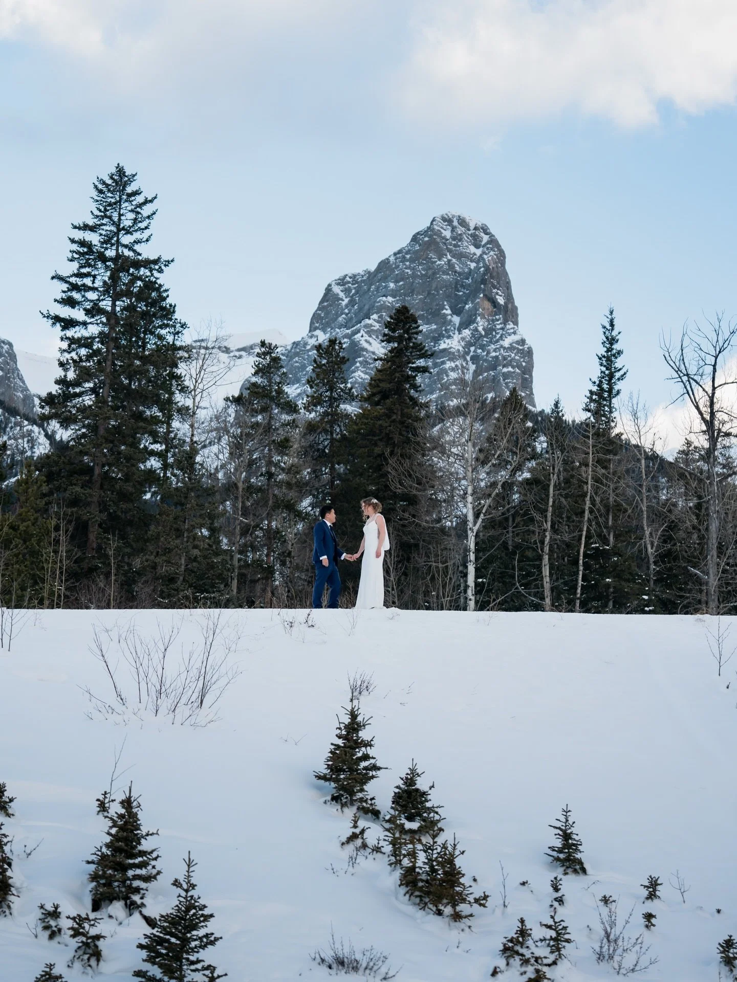 winter hanging on strong here in the Rockies 
-
Venue : @cornerstone.weddings