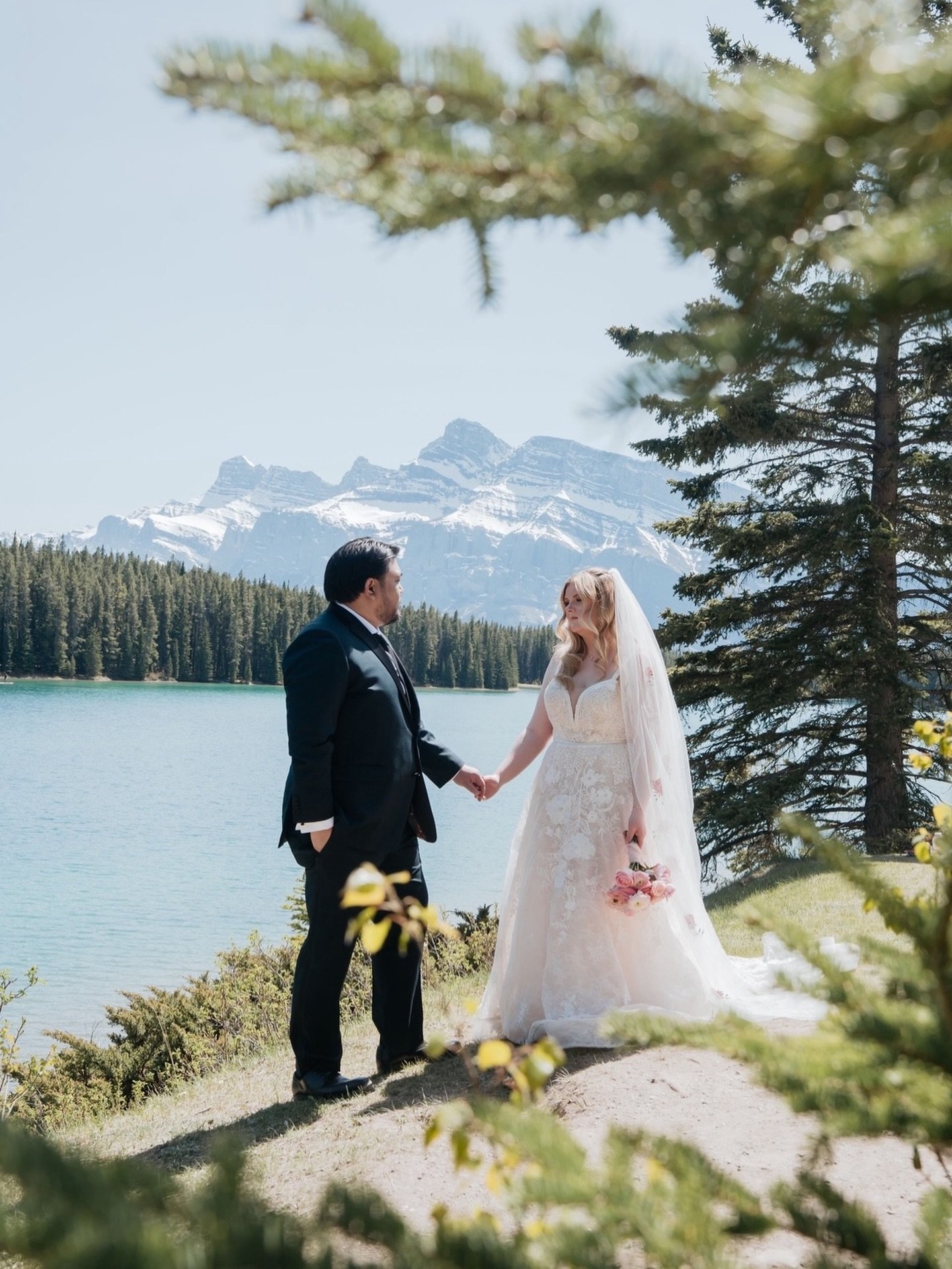 From sunnier , warmer days .. hopefully coming our way soon!
⠀⠀⠀⠀⠀⠀⠀⠀⠀
I can only take a handful more sessions this year- if you want to connect please do so asap🩵