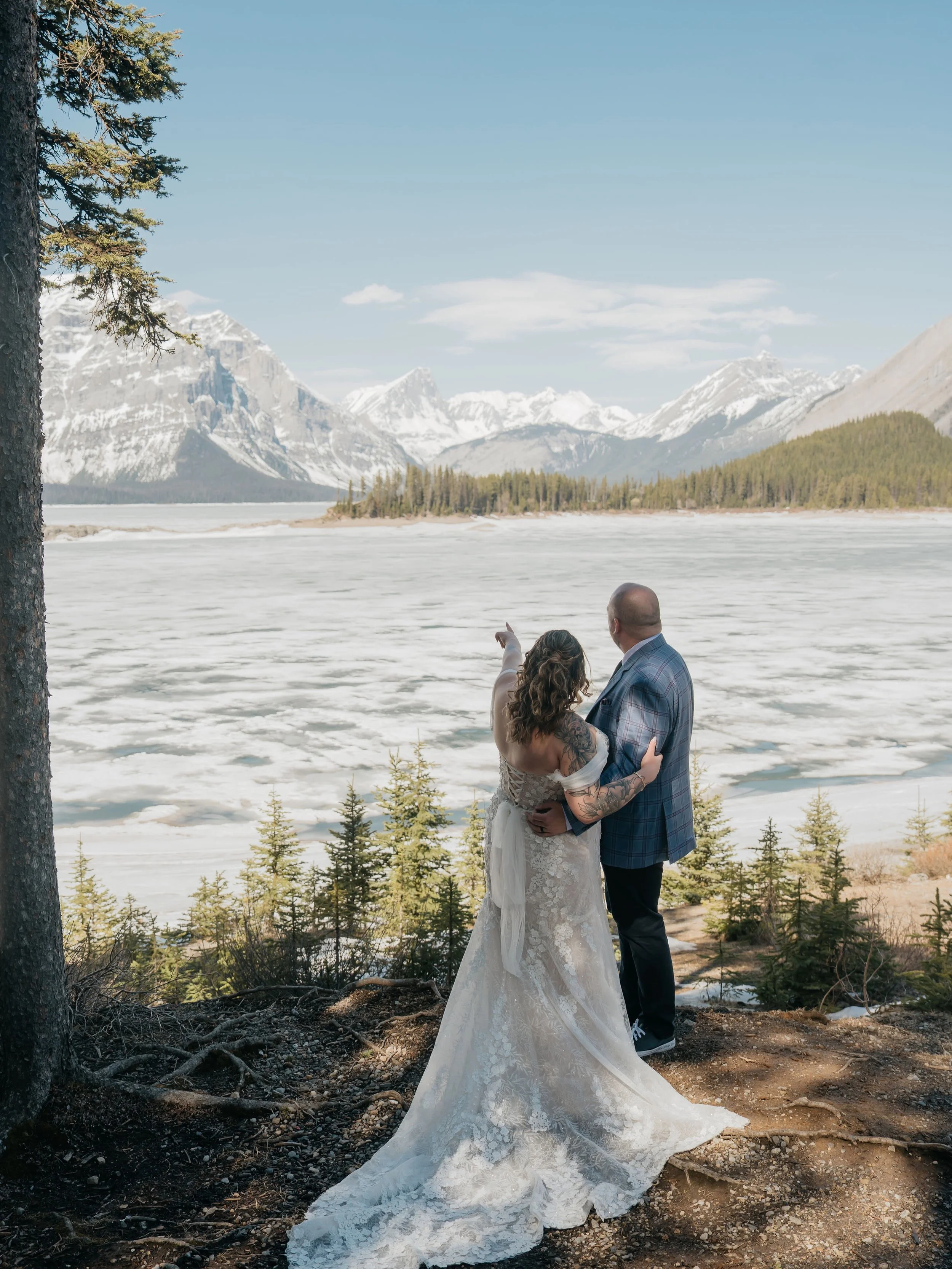 If you&rsquo;re stuck between having your wedding surrounded by your Loved ones while craving intimacy and adventure ,

You could do what E&amp;R did by not only intentionally putting in private moments during their day, but also by booking a mini ad