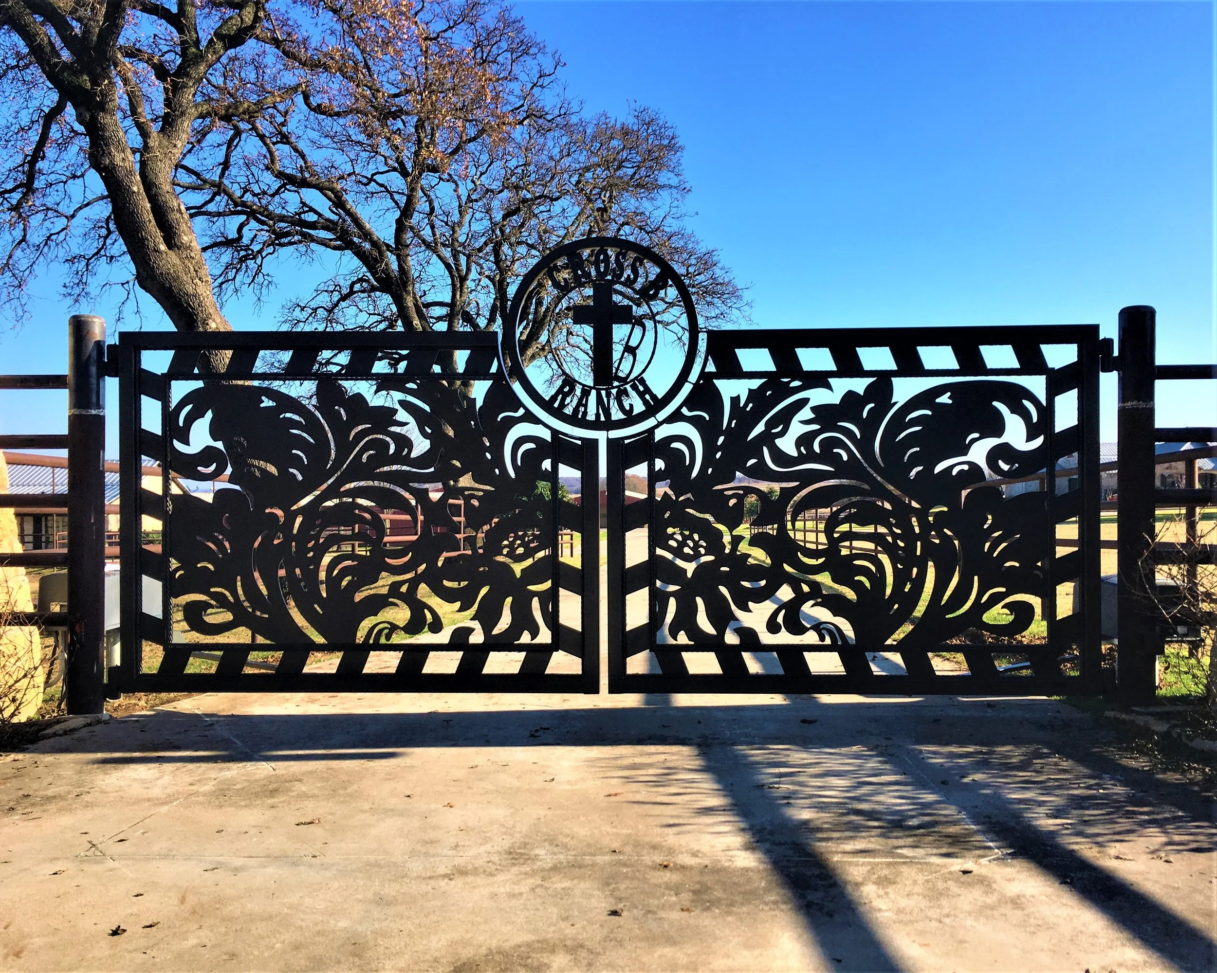 Custom-Iron-Ranch-Gate-Texas-Style.JPG