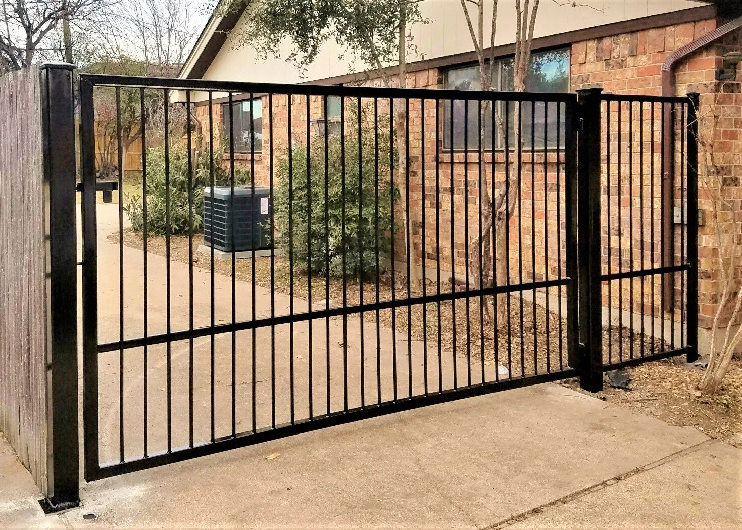 Contemporary-Flat-Top-Iron-Gate.JPG
