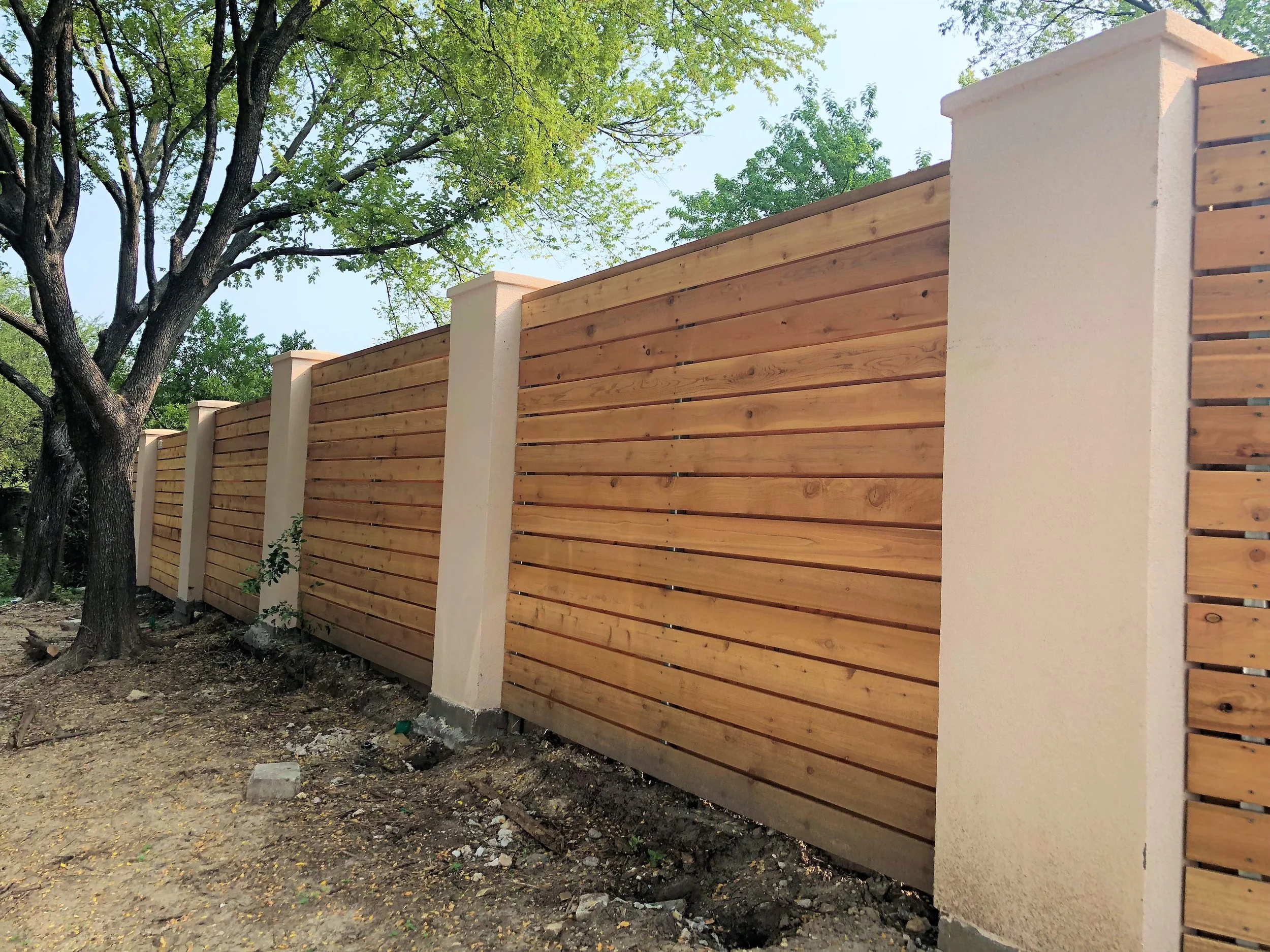 Horizontal-Cedar-Fence-With-Columns.JPG