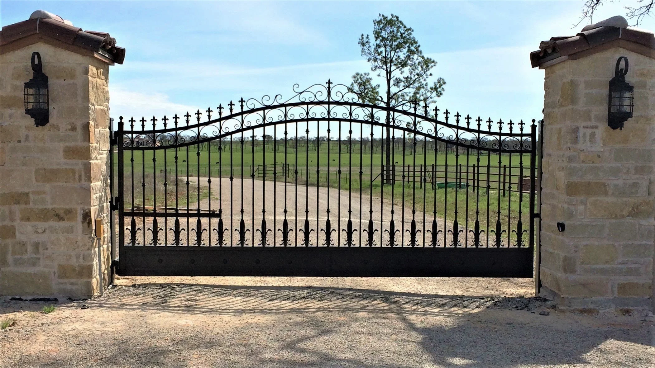 Ornate-Ranch-Gate-With-Stone-Columns.jpg