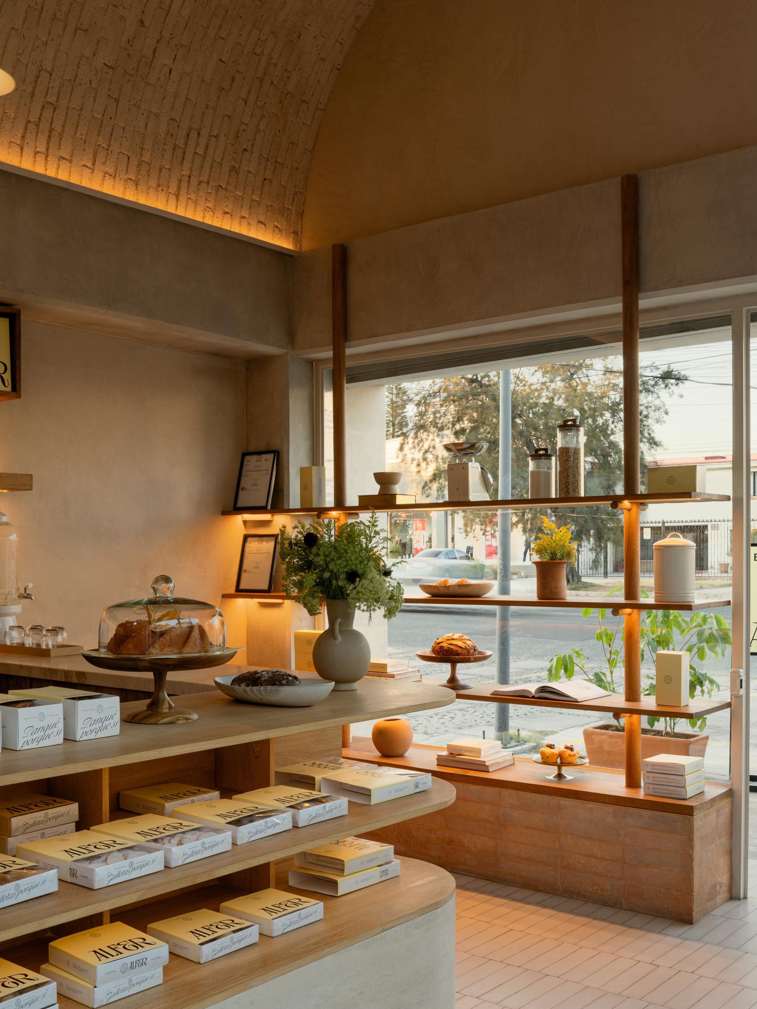 Pura delicia por aqu&iacute; 😮&zwj;💨 - una tienda a base de de barro y madera @pasteleriaalfer