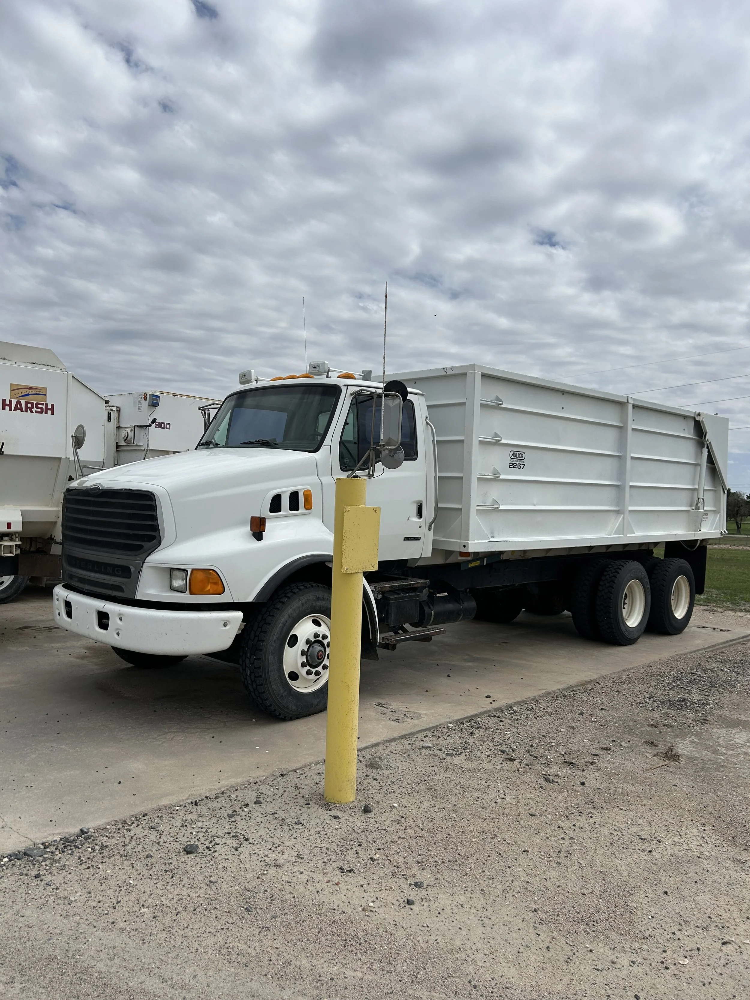 2007 Sterling w/ 2257 Aulick Agri Box 