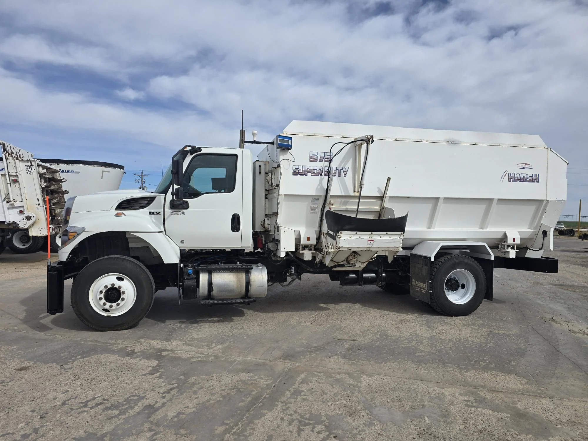 #2279 2022 IHC HV507 w/ Harsh 575SD