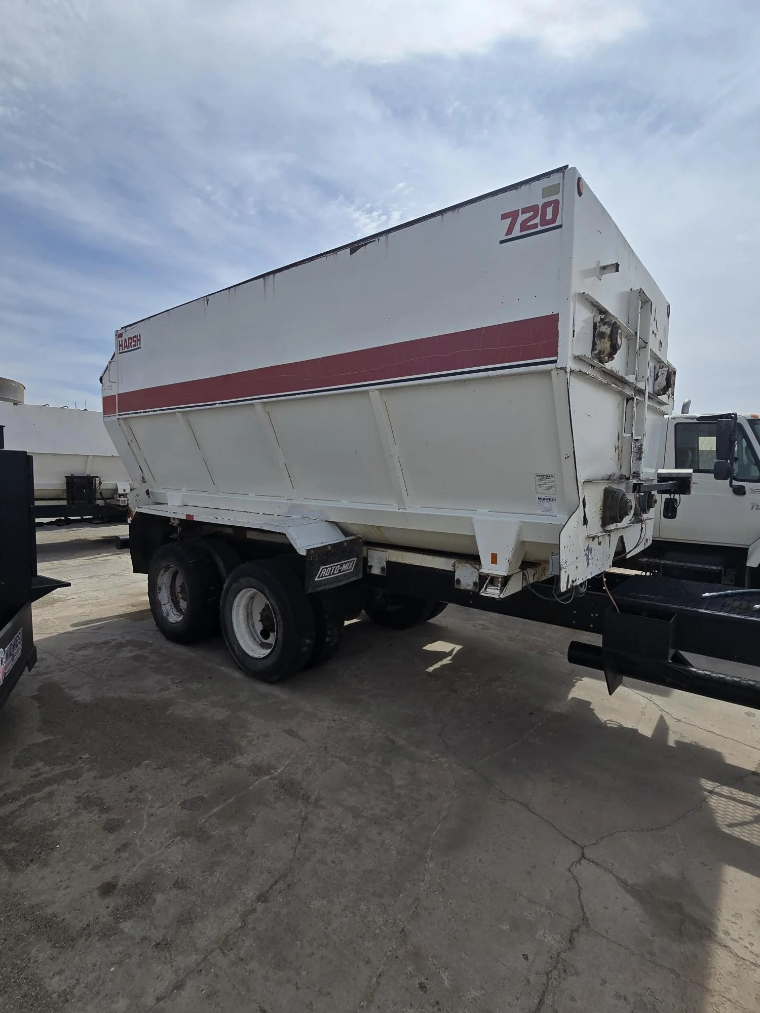 #2295 Harsh 720 Trailer