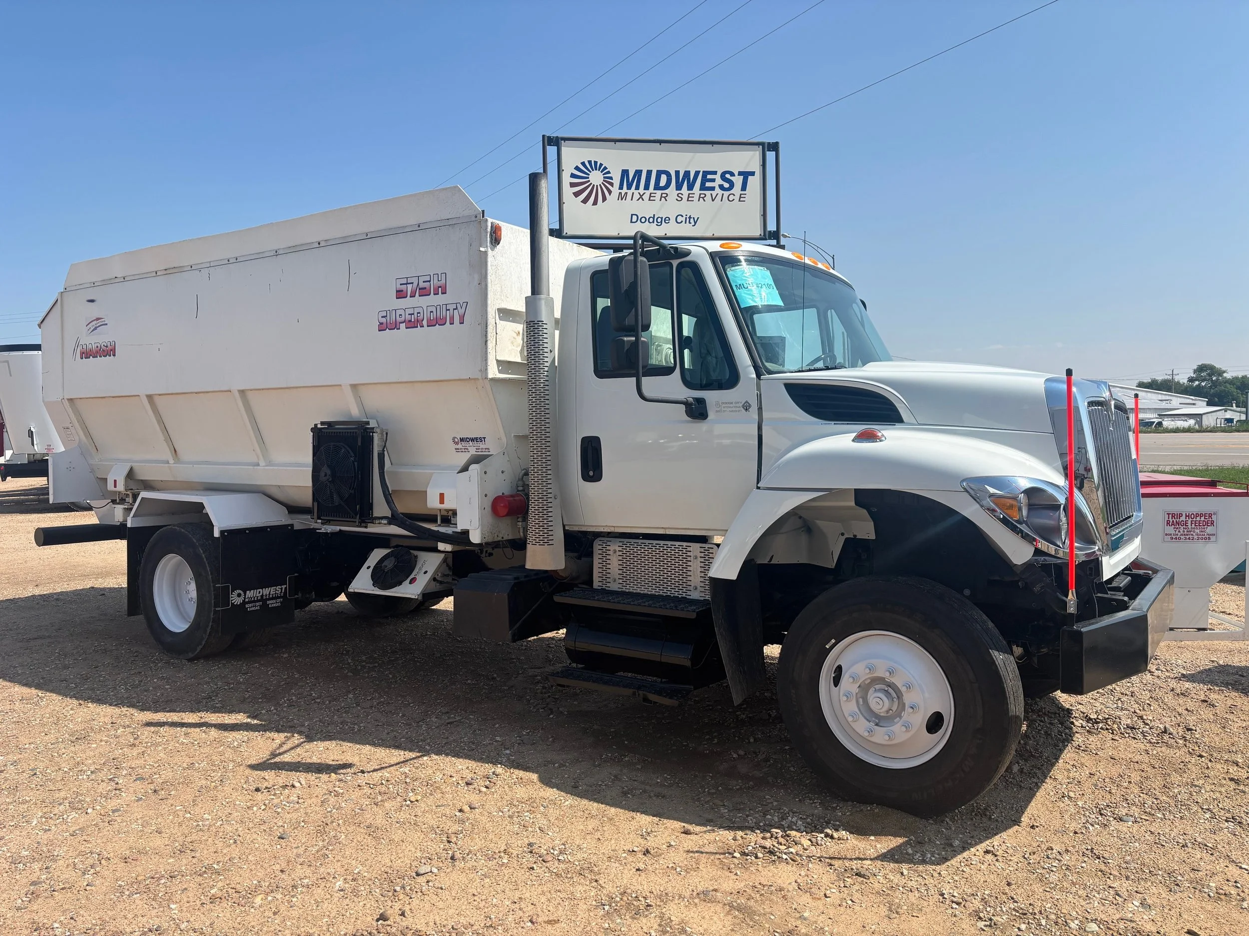 #2109 2016 IHC 7400 w/ 575 Harsh SD