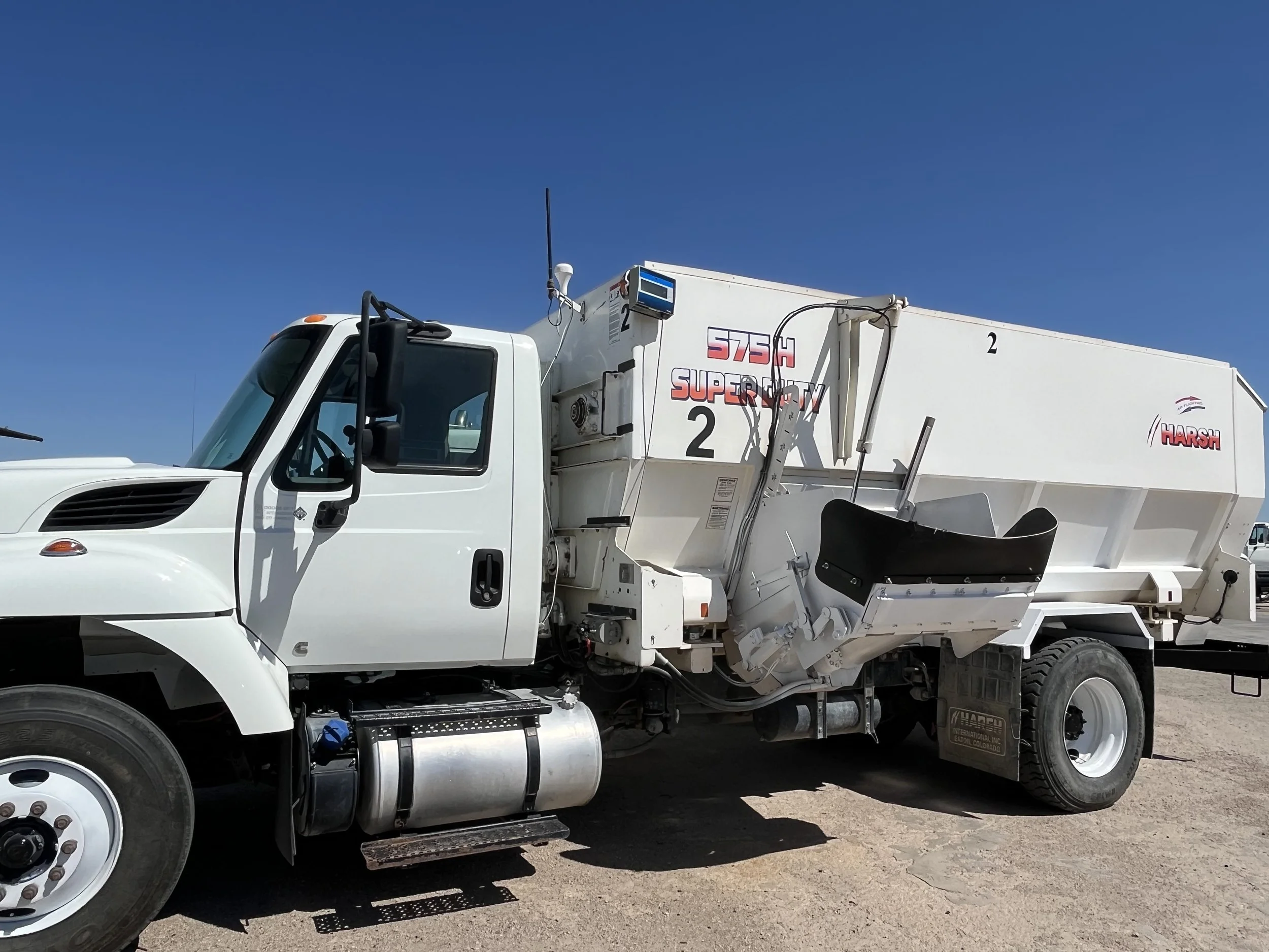 #2212 2019 IHC 7400 w/ 575 Harsh SD