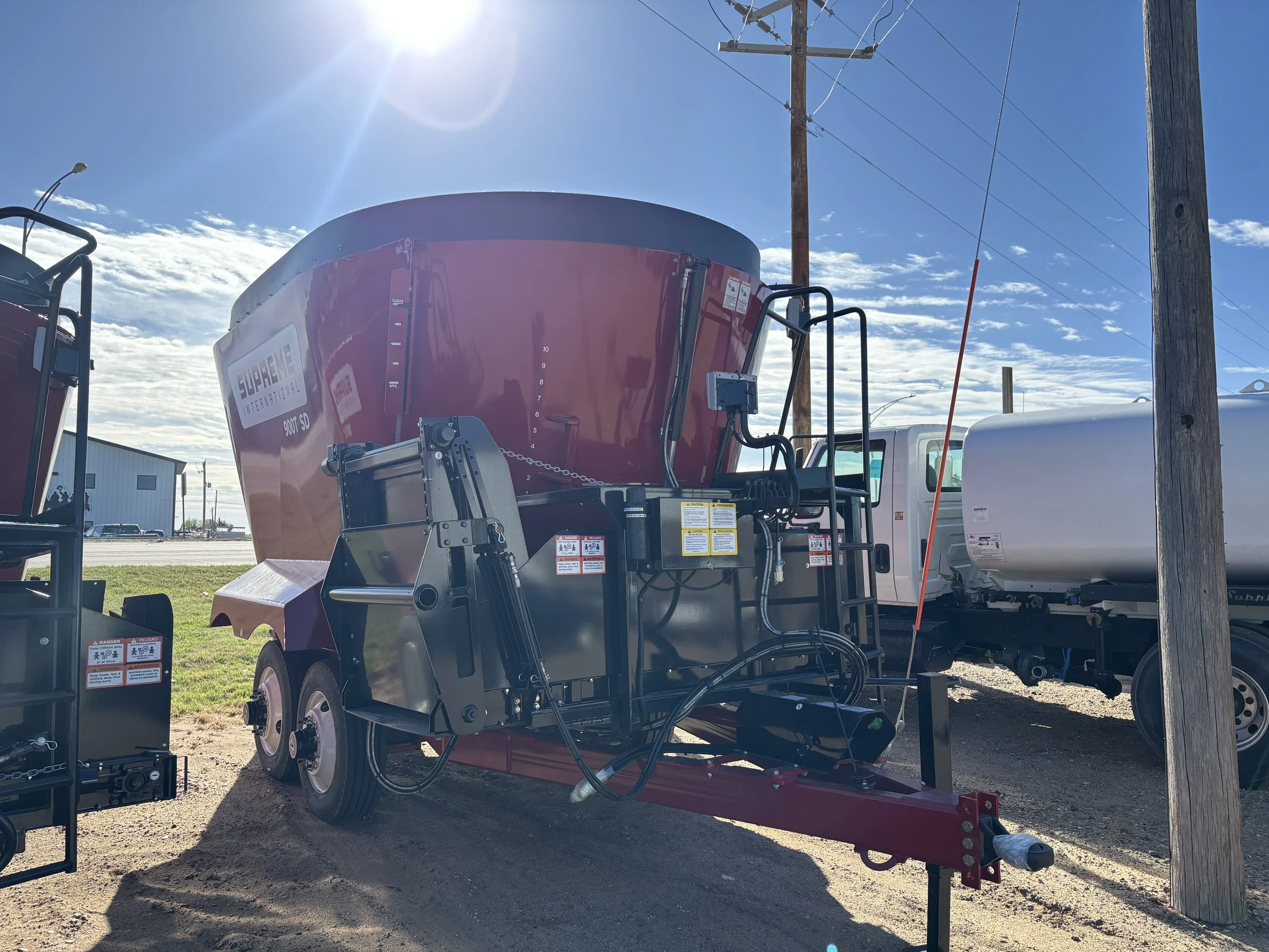 #2305 Supreme SIL900T SD Trailer