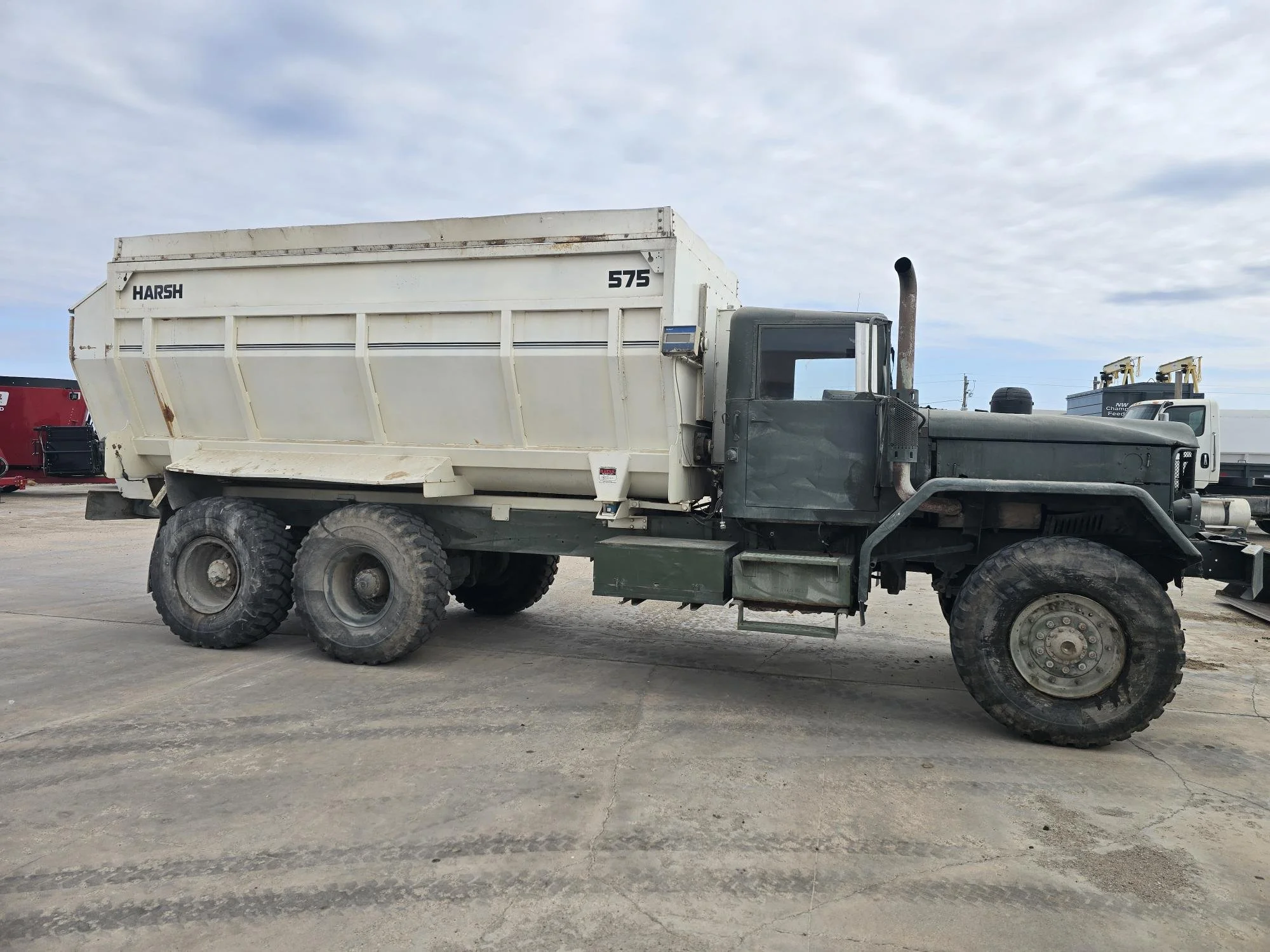 #2339 Army Truck w/ Harsh 575