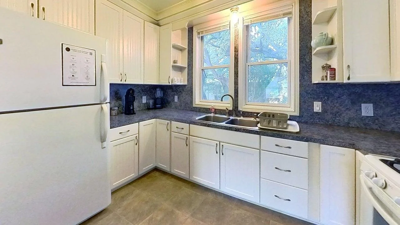 433-W-San-Antonio-St-Buttercup-Kitchen.jpg