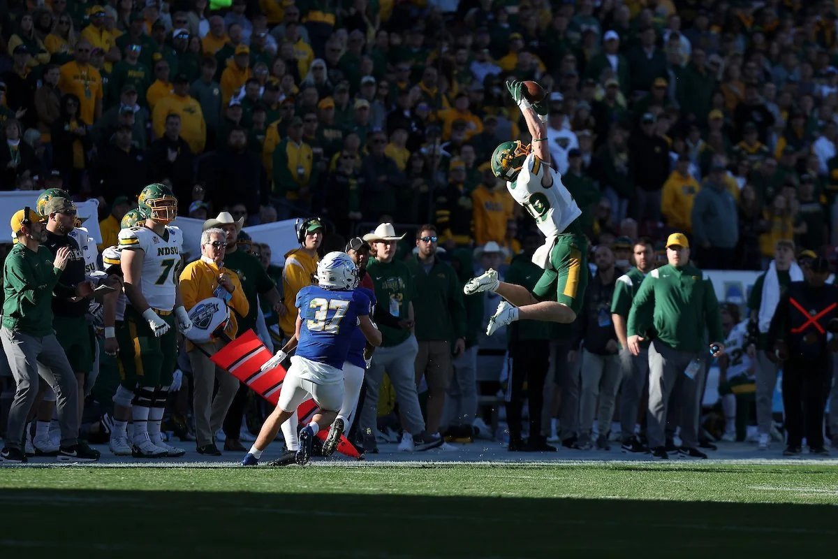 Jake-Lippe-of-No.2-North-Dakota-State-Bison-Makws-Catch.JPG