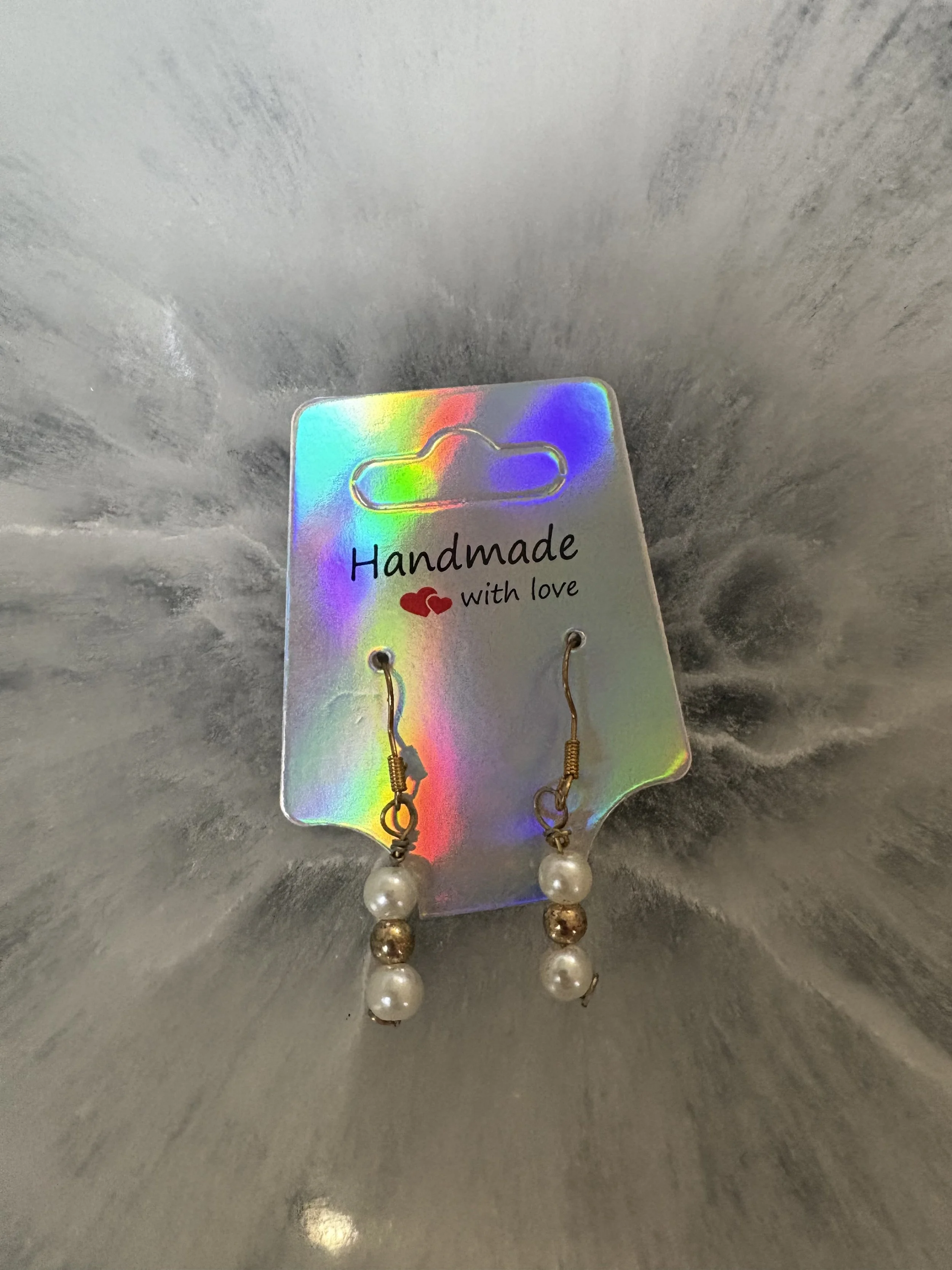 small dangling white and gold wire earrings