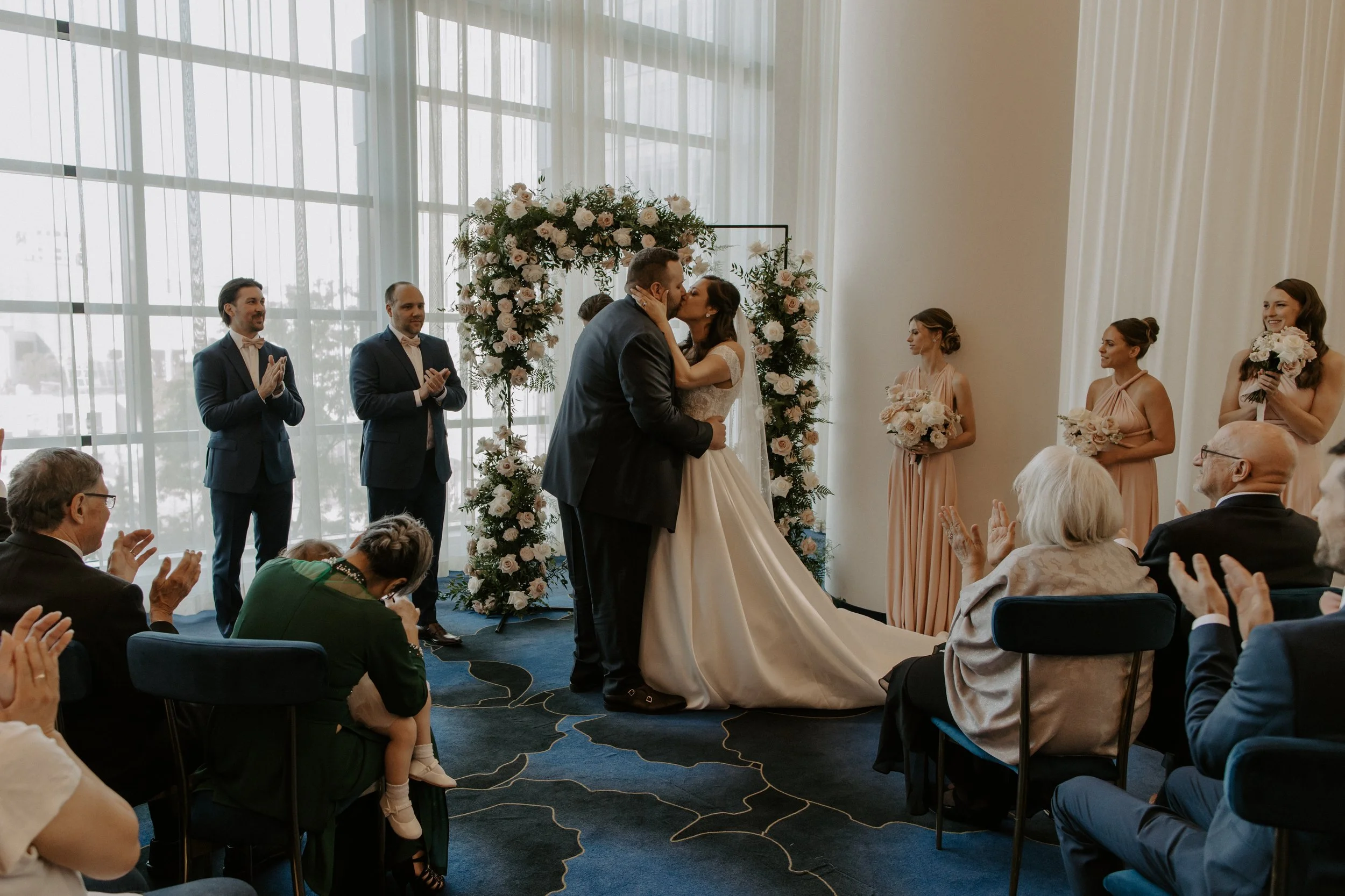 Mariage, cérémonie, hotel Honey rose, fleurs, arches, montréal