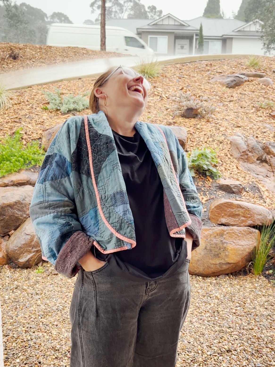 💙 Yes but should I add pockets?

Pattern: @oscilatey (wonderful and easy, I adapted the neck band a bit)