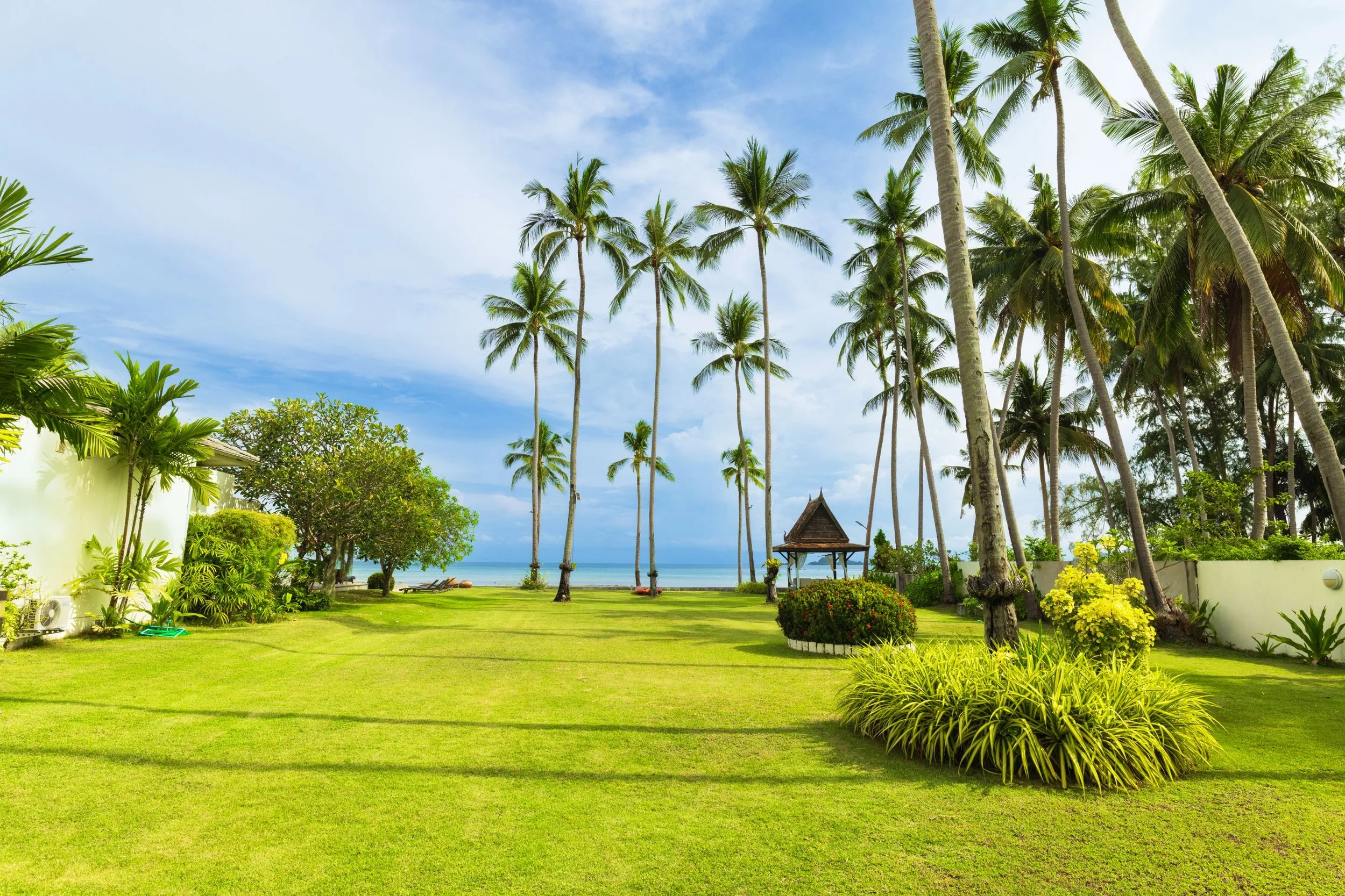 LaLagune_Samui_25_Lawn.jpg