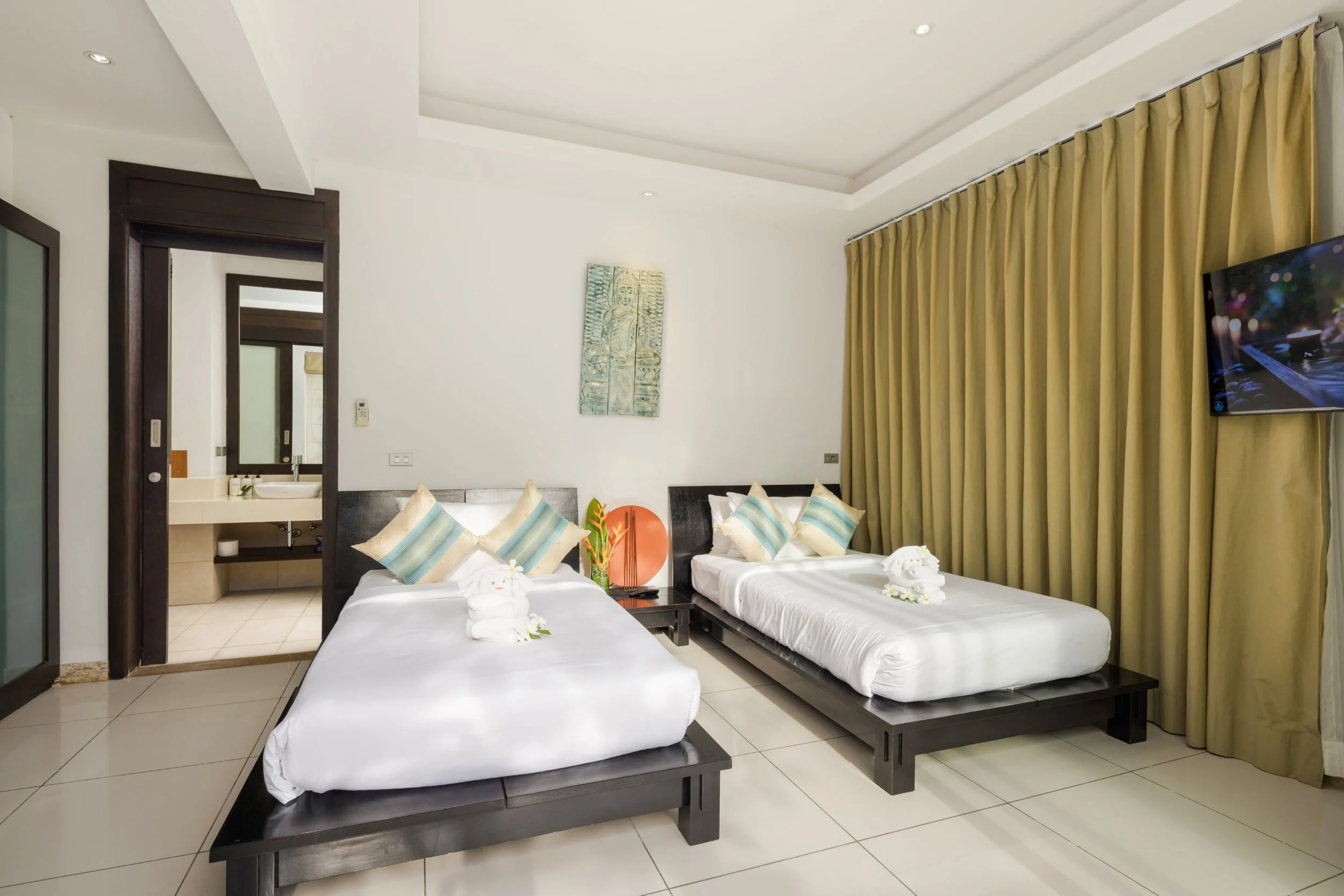 LaLagune_Samui_12_Bedroom.jpg
