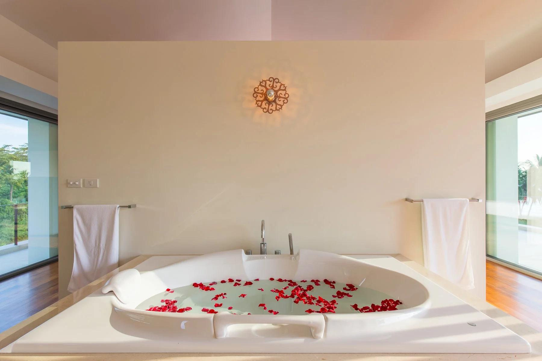11_BaanAsan_Master Bathroom.jpg