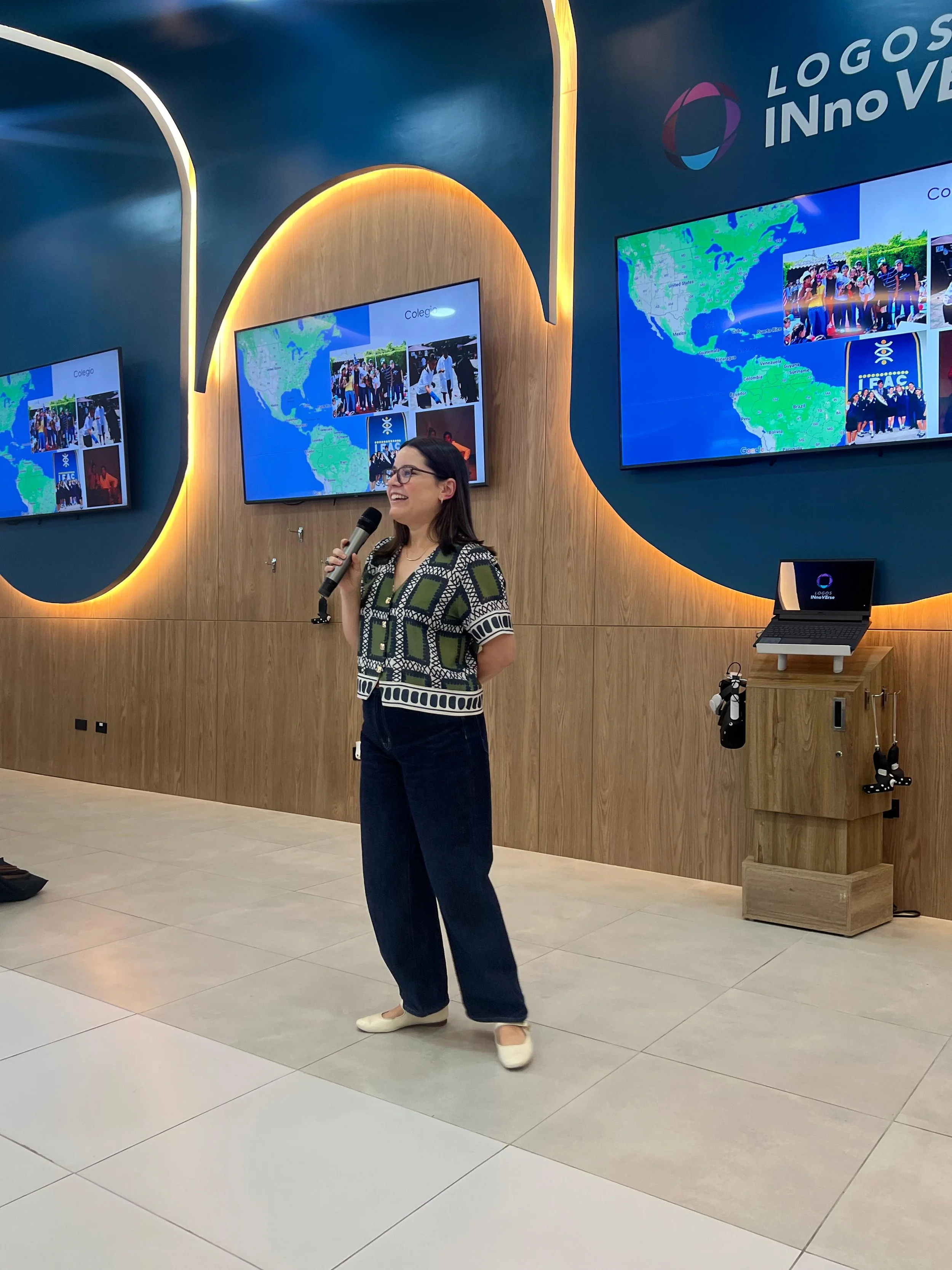 Lisandra giving a talk to high school students in Ecuador, sharing her journey and encouraging them to pursue careers in science