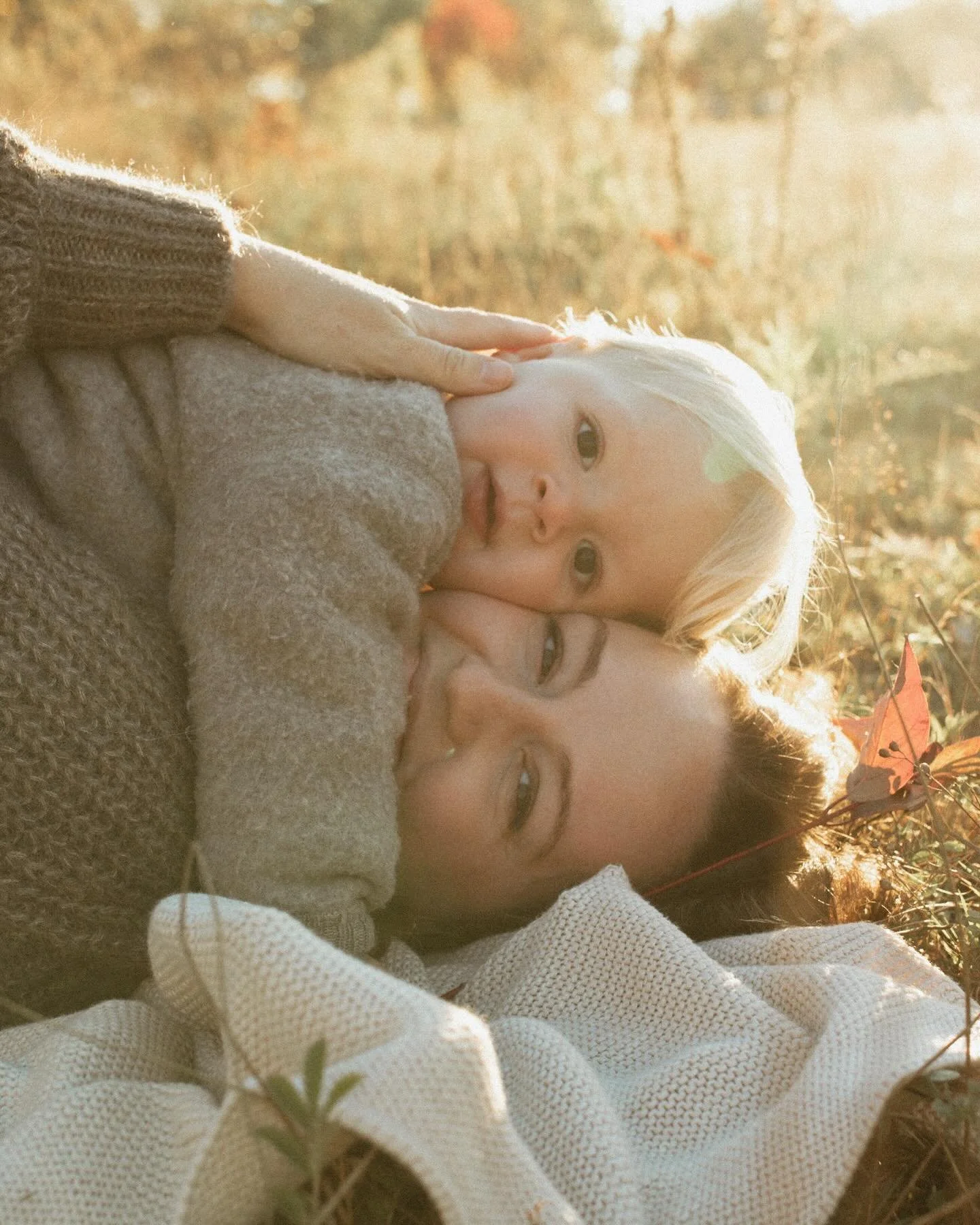 Fall just has my heart this year. Grateful for my families who are embracing the unpredictable weather with me and chasing the last of this golden sunshine.