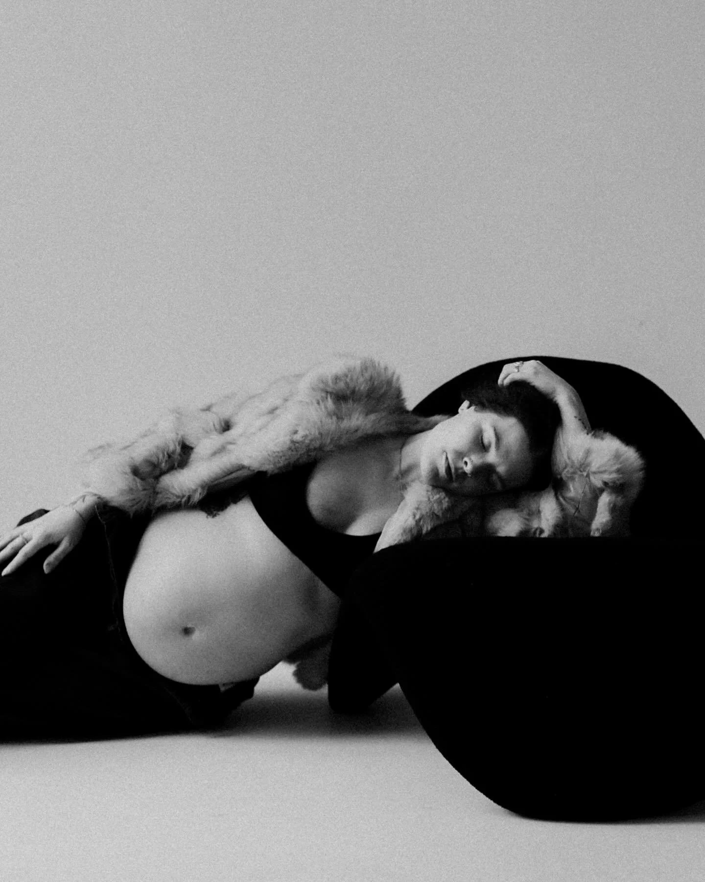 Always and forever in love with playful studio sessions and blossoming mamas ✨