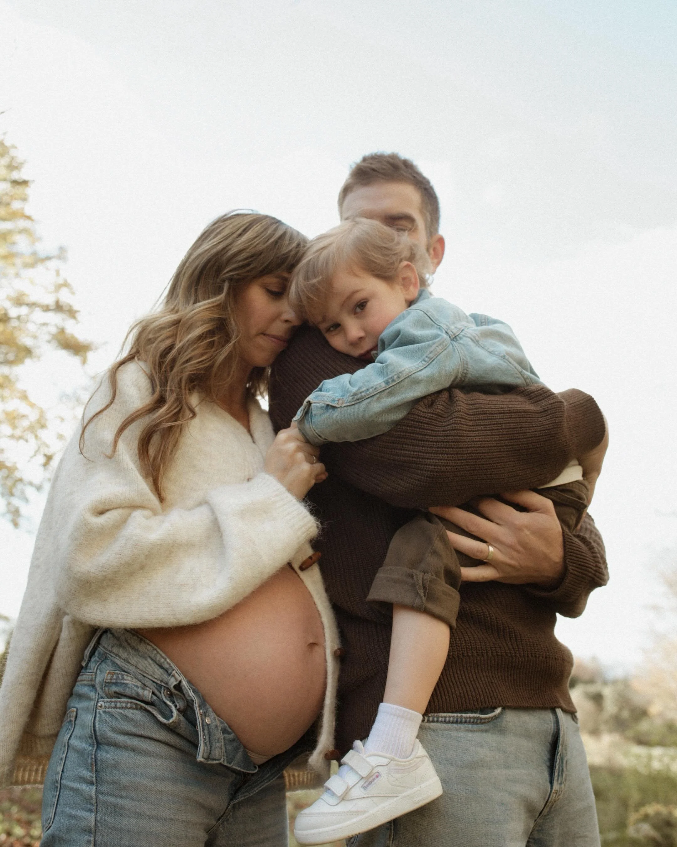 I love to keep things simple during sessions, gently directing, mostly observing. I want to create space for families to ease in and simply be themselves. To witness their natural rhythm, their closeness. Something kind of magical happens when I let 