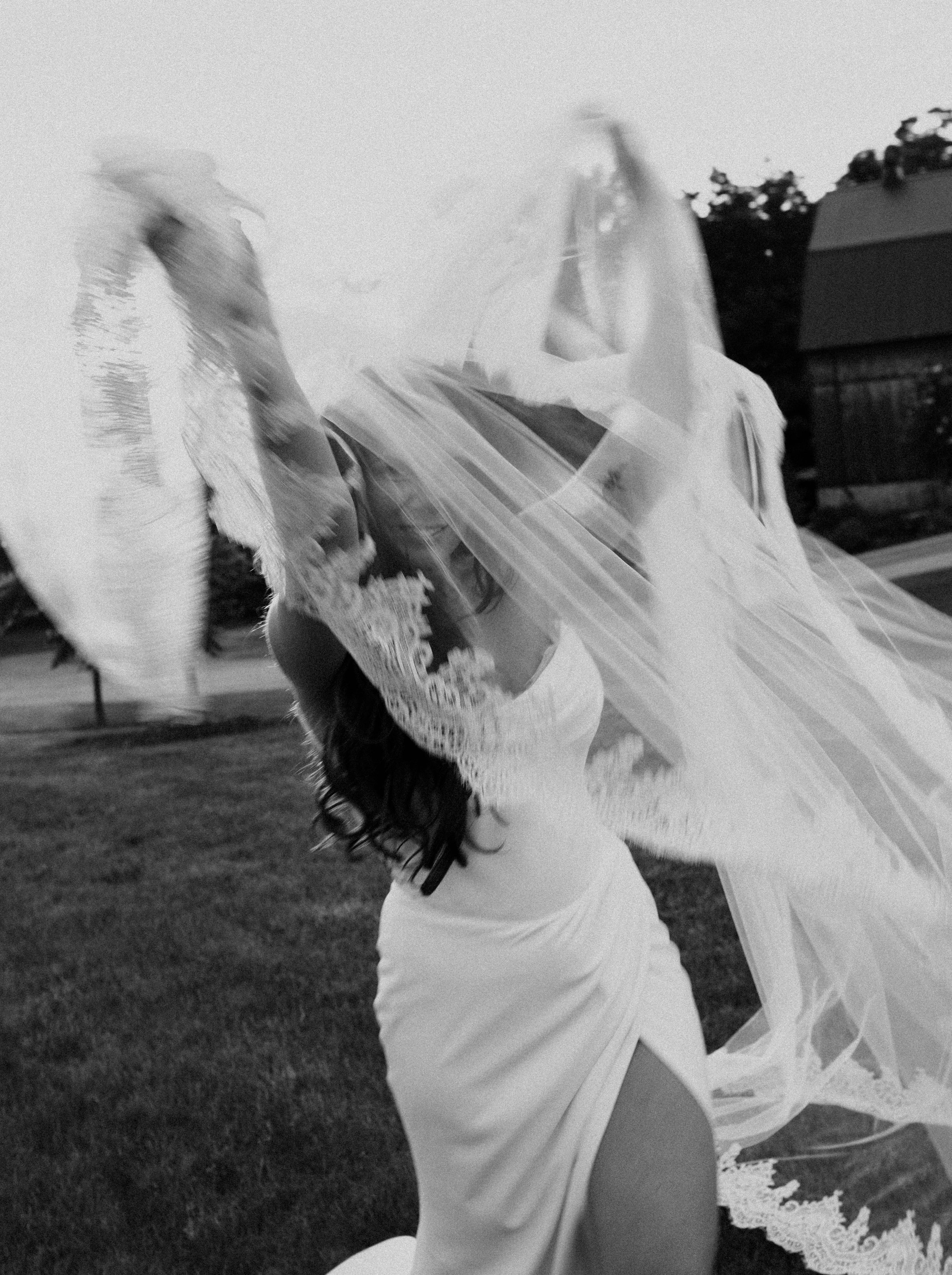 bride playing with veil 