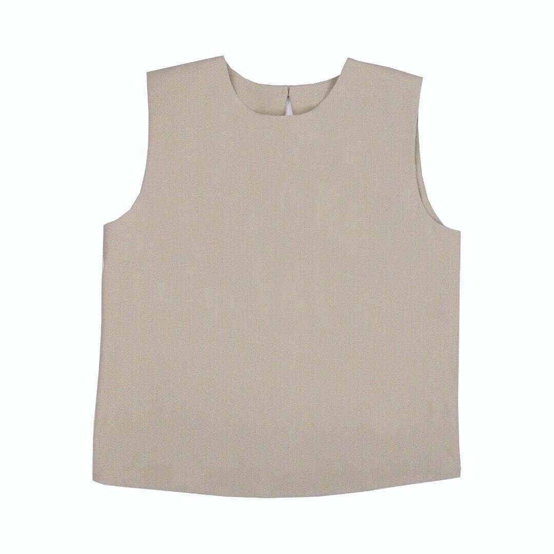 Clear Camel Top
.
.
.
.
.
.
 #customcolor #madetoorder #emergingdesigner made from #lafashion #colorblocking #alineskirt #skirts #linedskirt #contrastskirt #fashiontrends2019 #veganfashion #sustainablefashion #madeinla #womenswear #lafashion #artisan