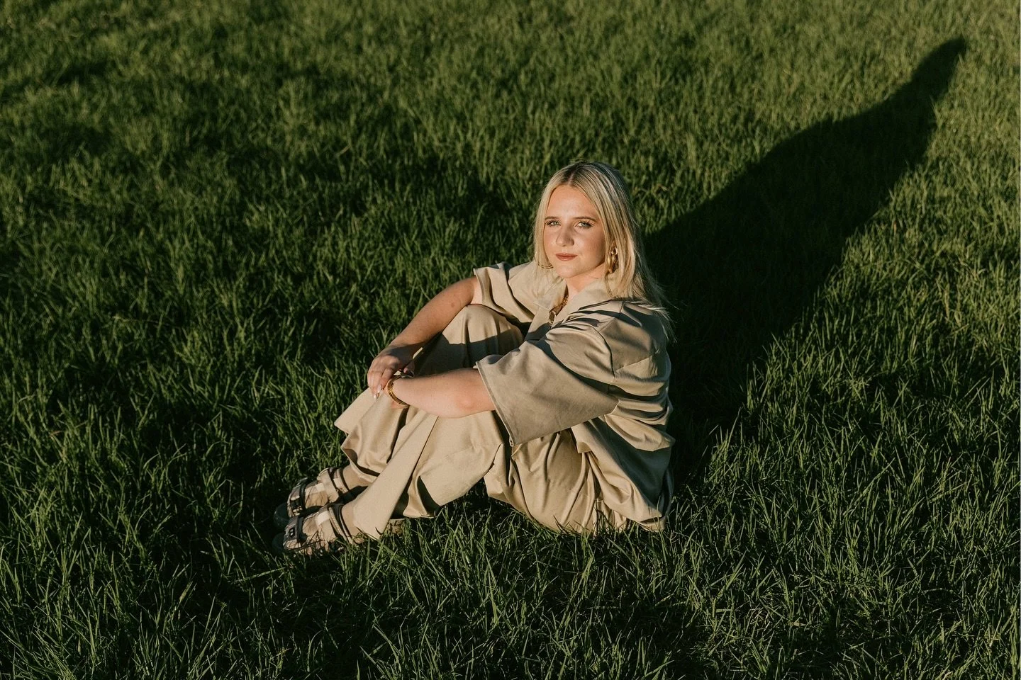 Some highlights from a shoot a while back with my good friend @parisvashticreates &mdash; an outfit + backdrop designed and crafted by her! I love getting to work with creative and talented friends❤️&zwj;🔥