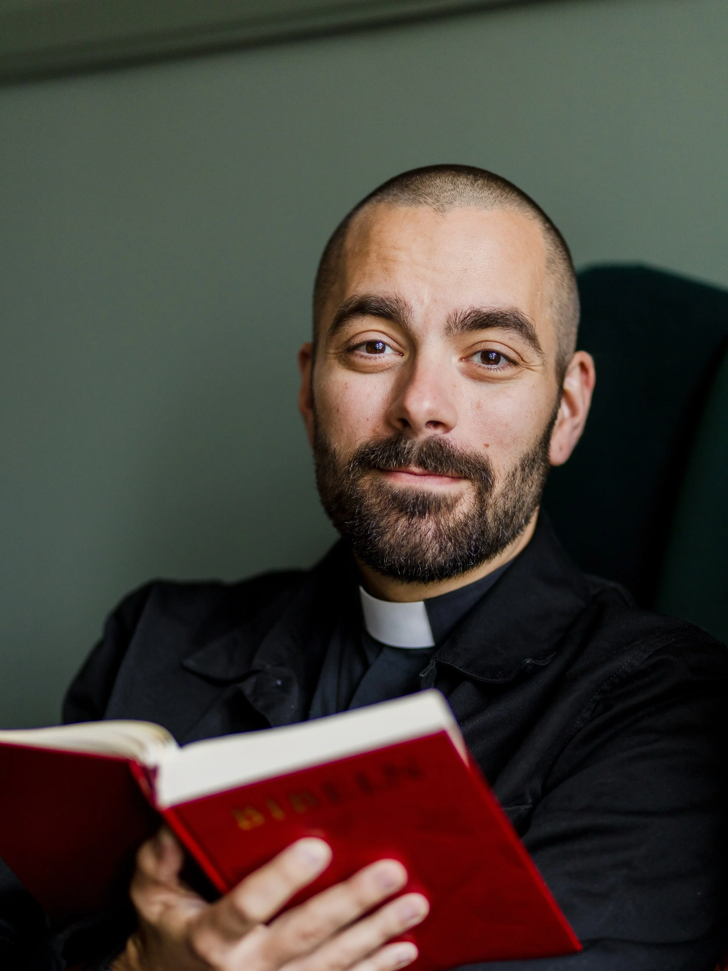 Du g&ouml;r v&auml;l som &ouml;ver 30k andra och f&ouml;ljer @frjohangarde h&auml;r p&aring; insta? Hett tips annars om du vill f&ouml;rst&aring; mer av kristen tro och kyrka. B&auml;sta sortens infotainment; folkbildning med en nypa humor. Tack f&ou