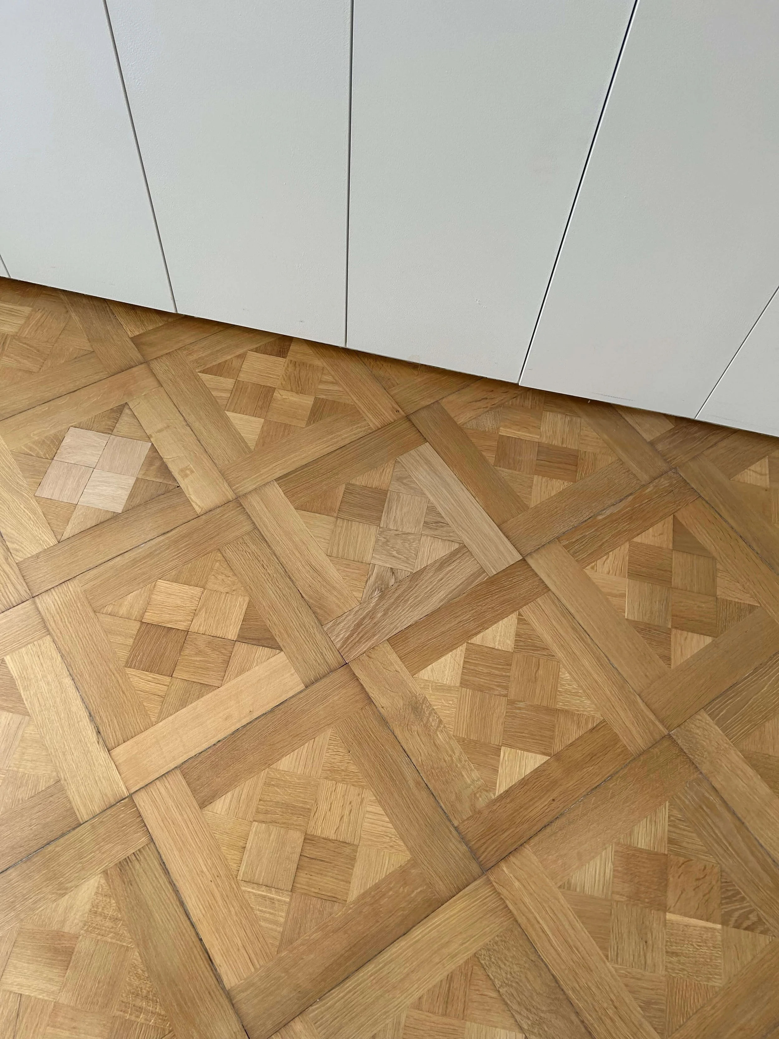 Poncage et vernis parquet massif Paris 16