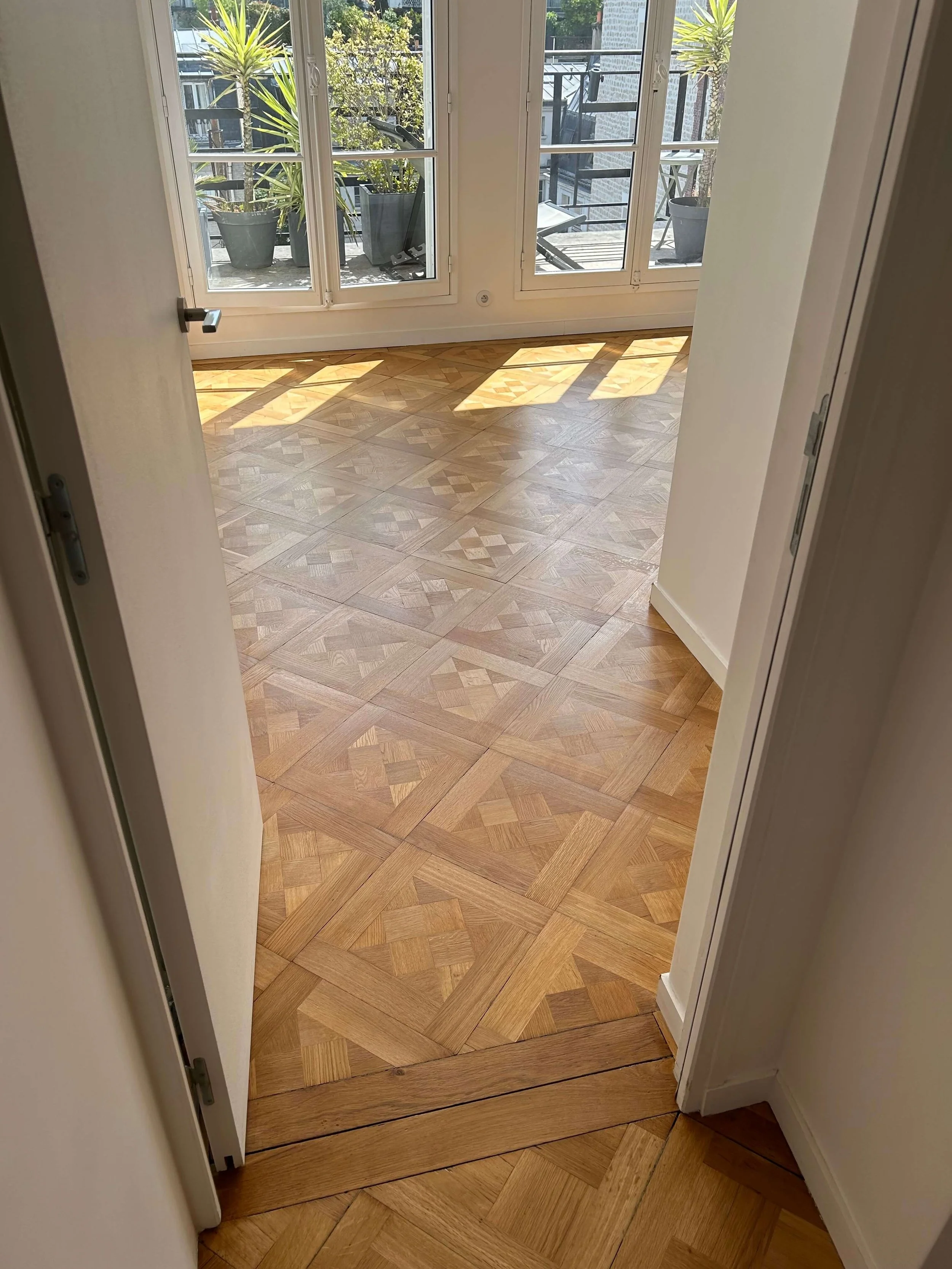 Poncage et vernis parquet massif Paris 16