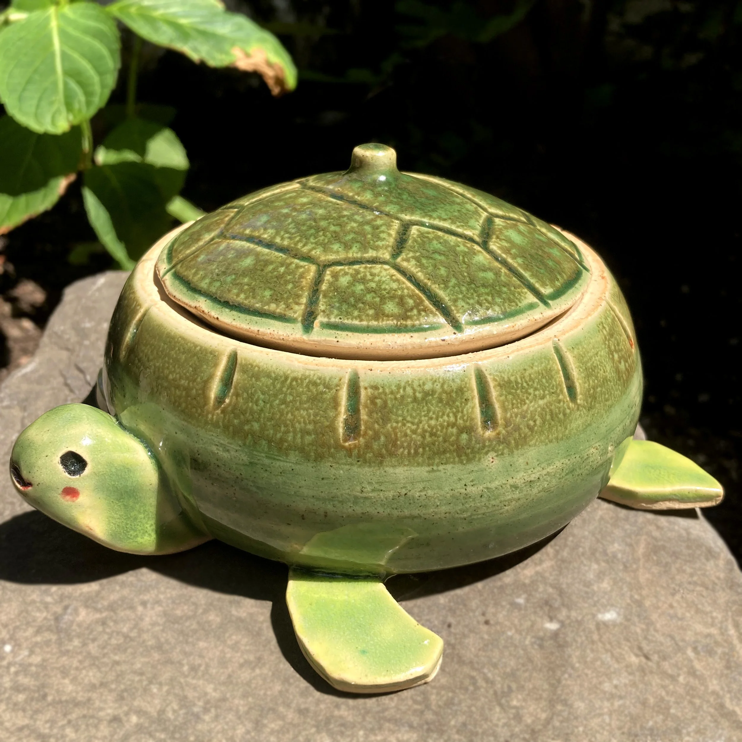 Turtle Jar (Hand-glazed stoneware)