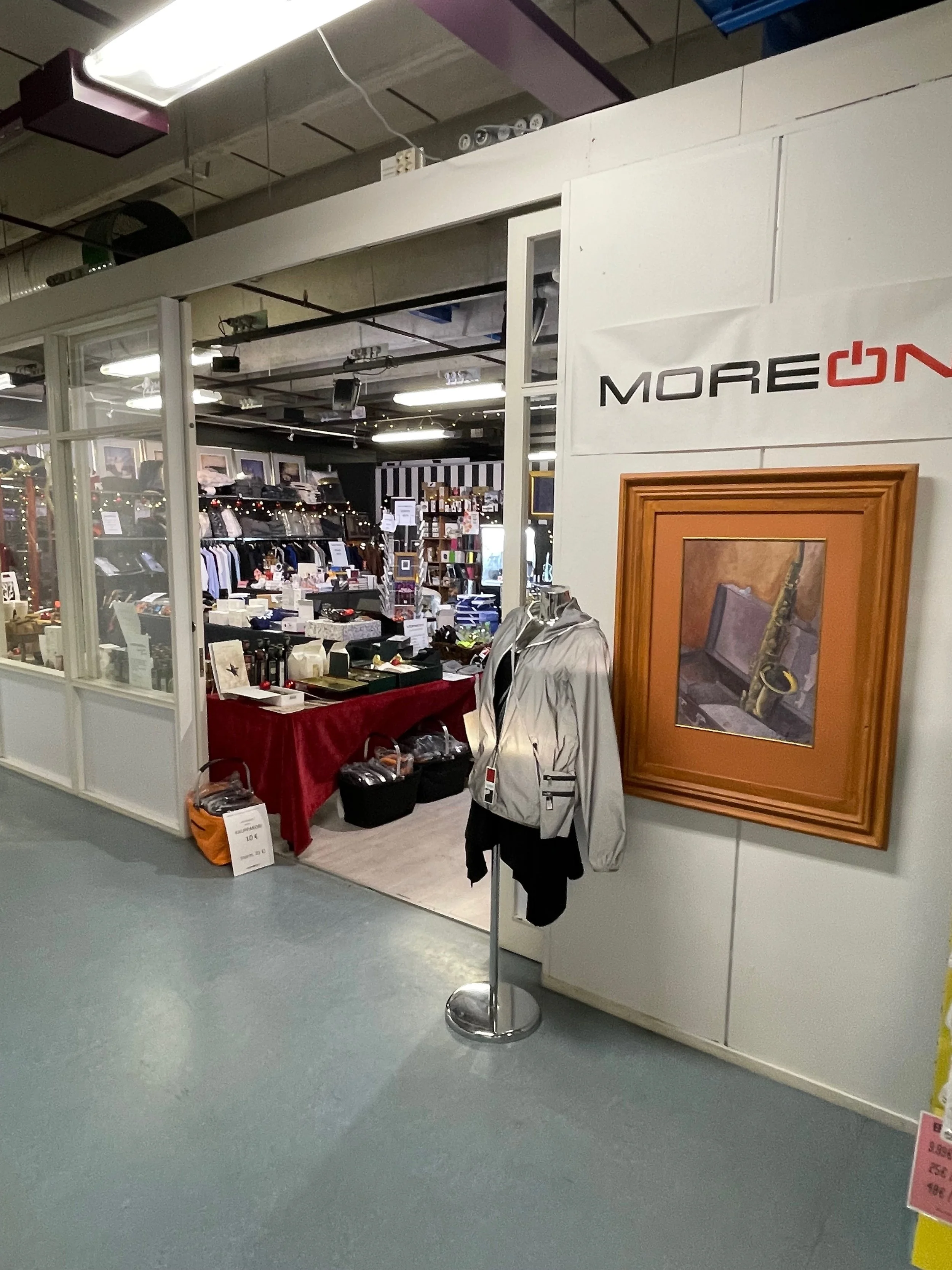 More On myymälä_joulushop_yleiskuva_2025.jpeg