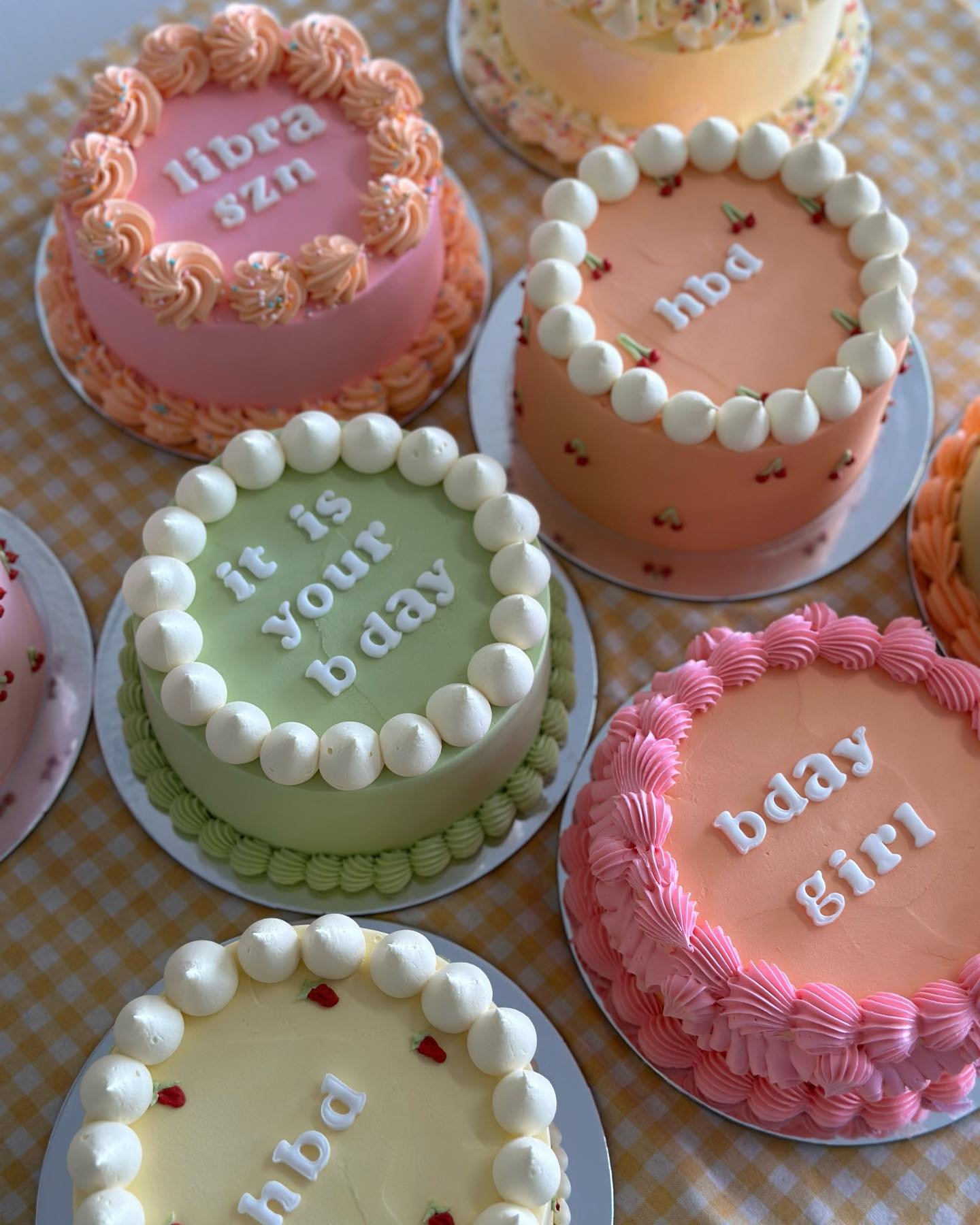 mini cakes