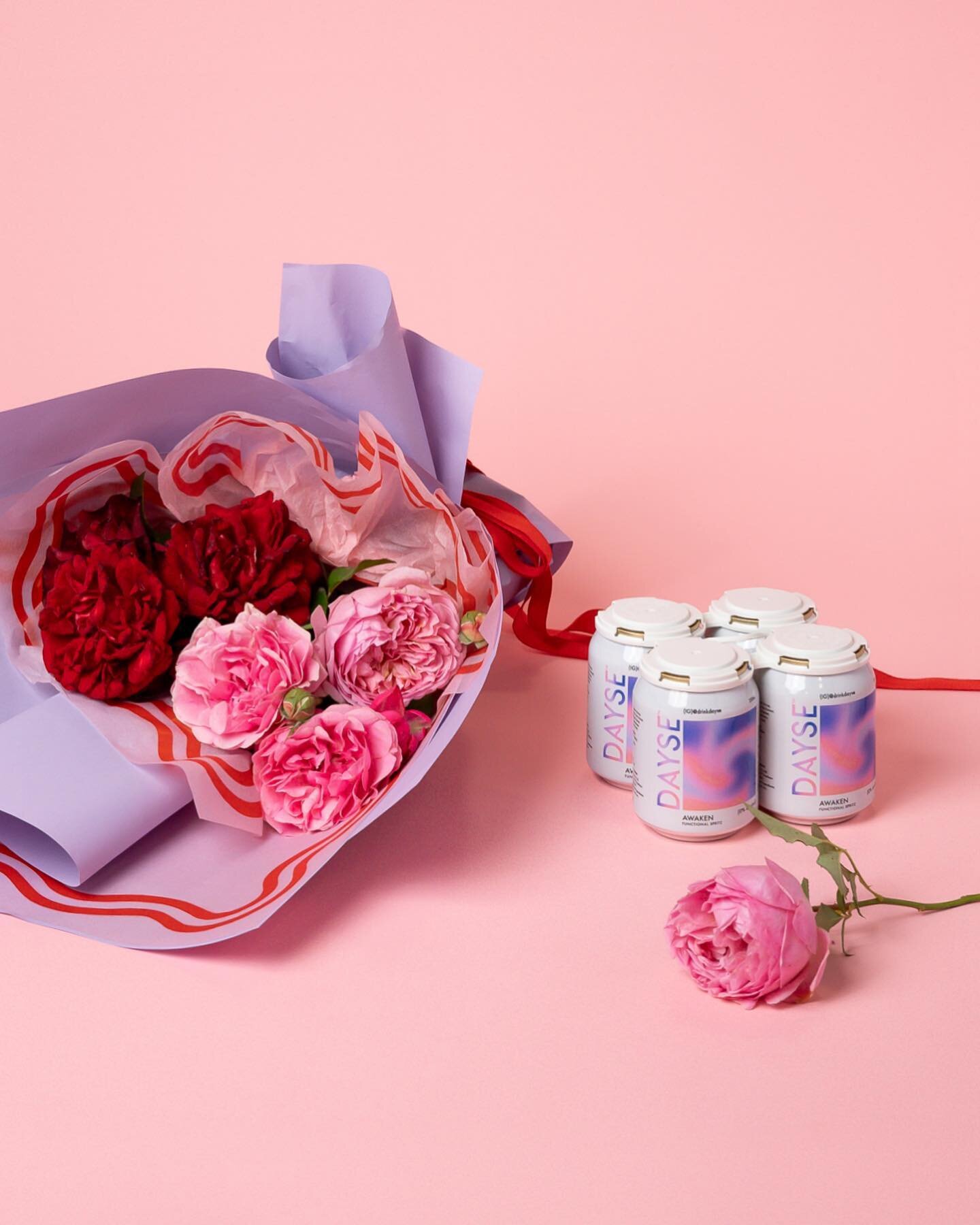 Cin cin🍹 Send your fav roses and a cocktail or mocktail this v-day. It&rsquo;s your choice:
🍹All buzz no booze with 4 pack of @drinkdayse functional spritzers 
OR 
🍹A floral treat with our ready to pour @maybesammycocktails cocktail line up. Fun! 