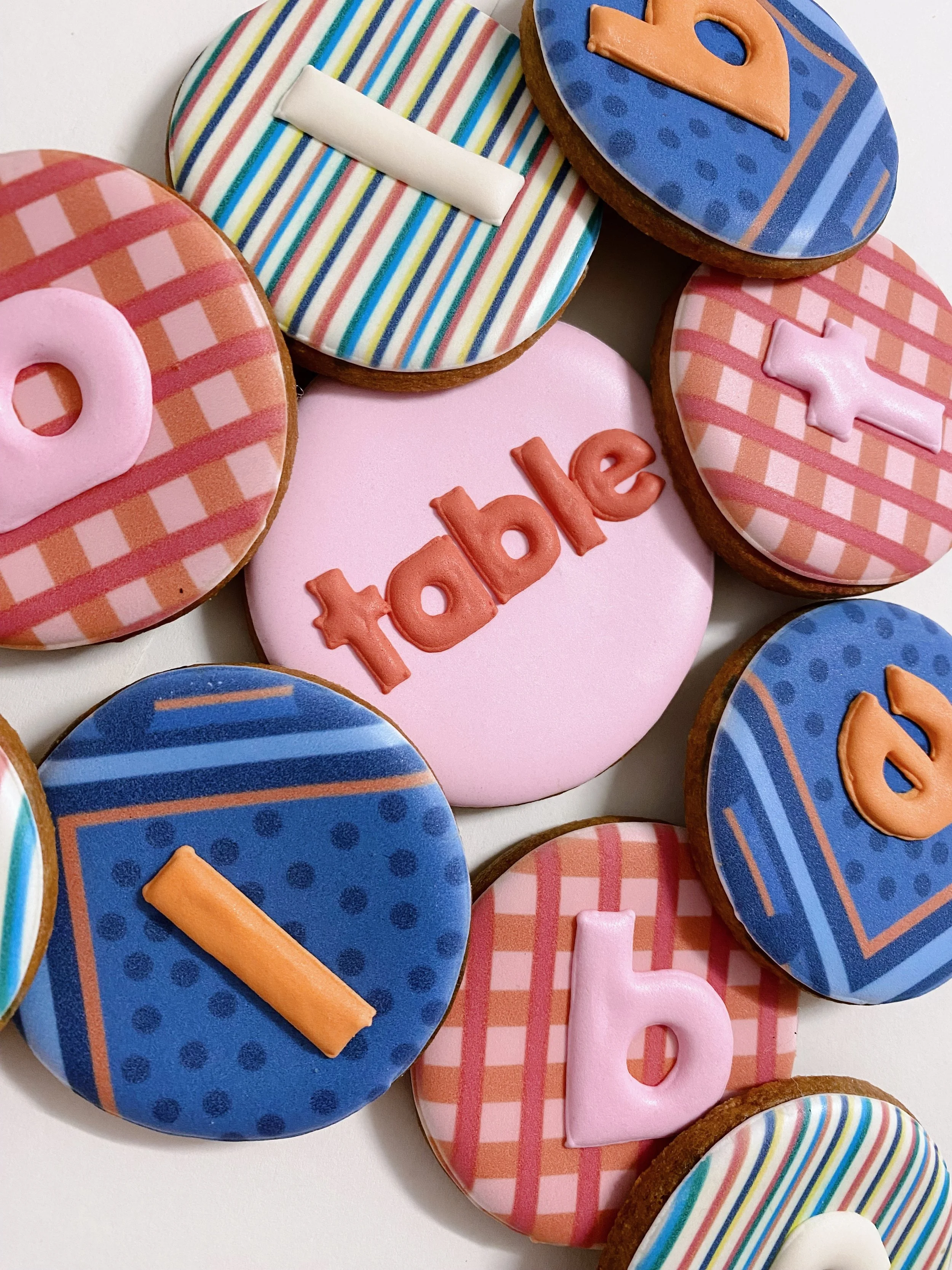 Table_Biscuits.JPG