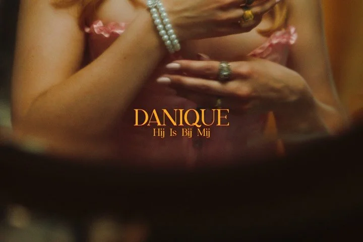 Ontzettend bedankt naar het hele team voor hun bizarre inzet!🤍🫶 Weer een ontzettend leuk project mogen regisseren. 

Regisseur &ndash; Rick Ubink @rickubink

Muziek geschreven door:
- Danique Lois Robijns @daniqueruby
- Okke Punt @okkepunt
- Simon 